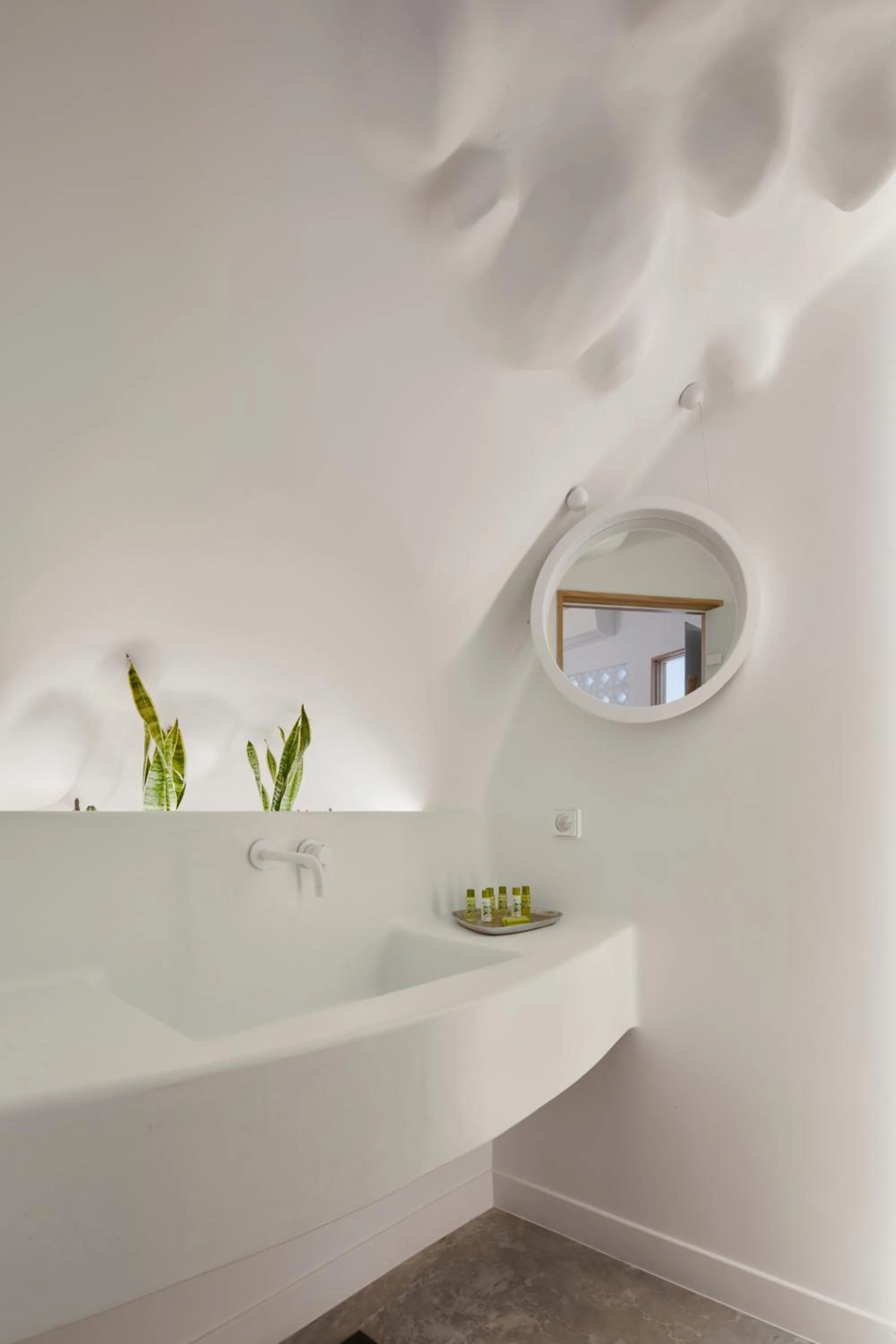 Theano Cave Suites & Villas