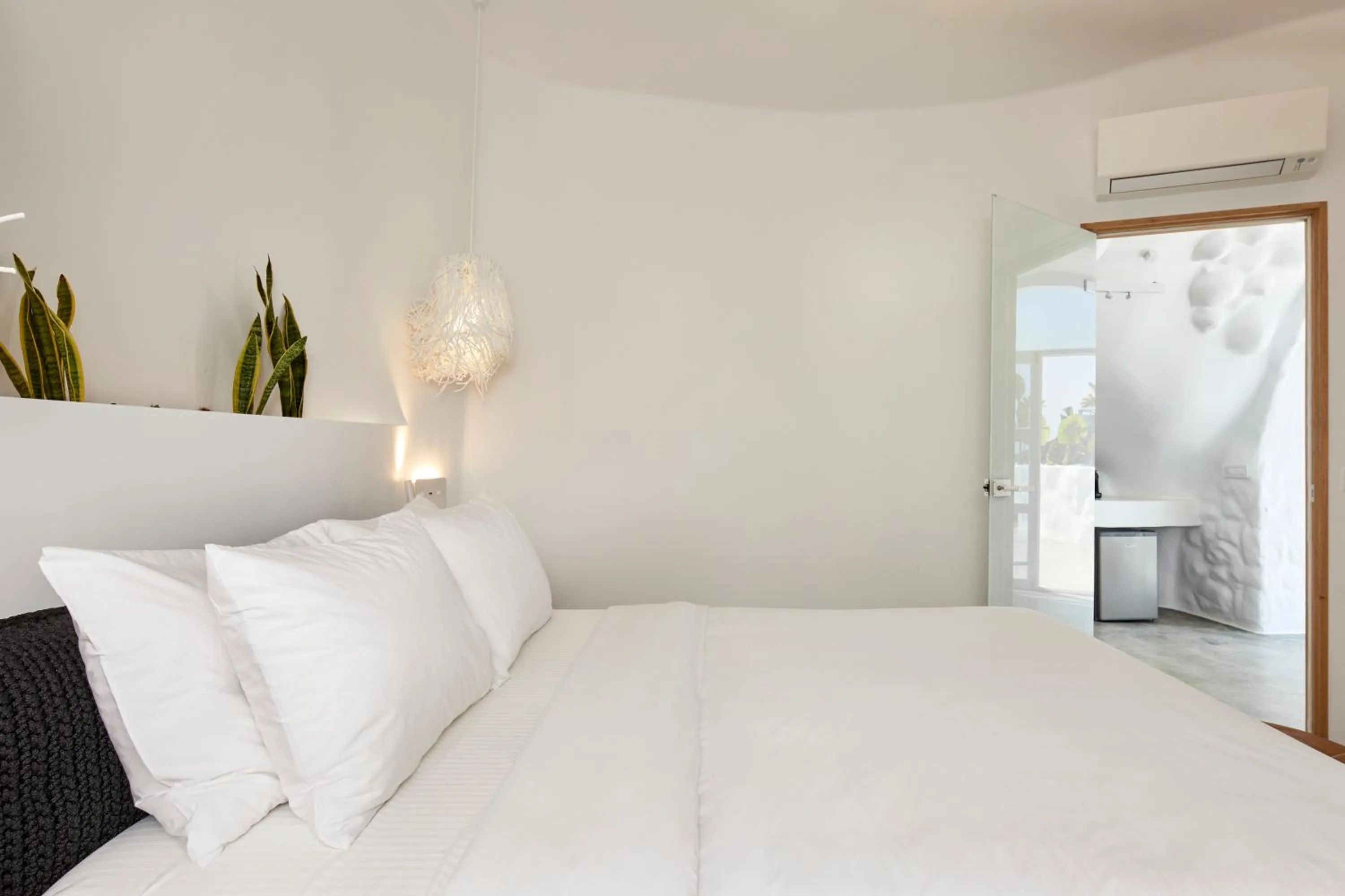 Bed in Theano Cave Suites & Villas