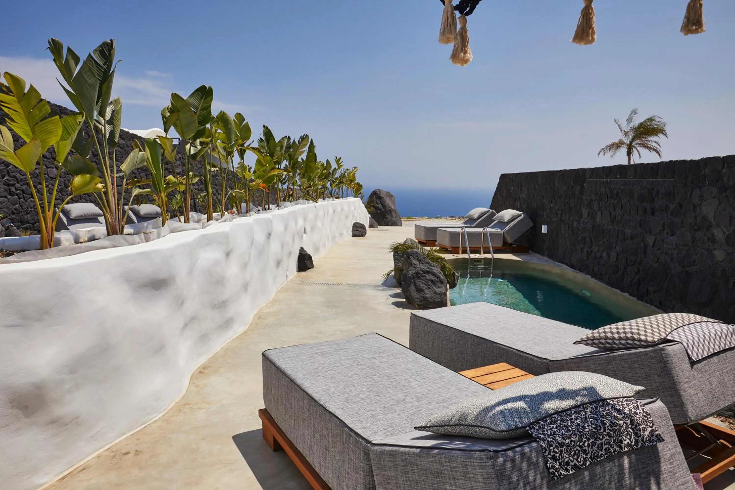 Theano Cave Suites & Villas