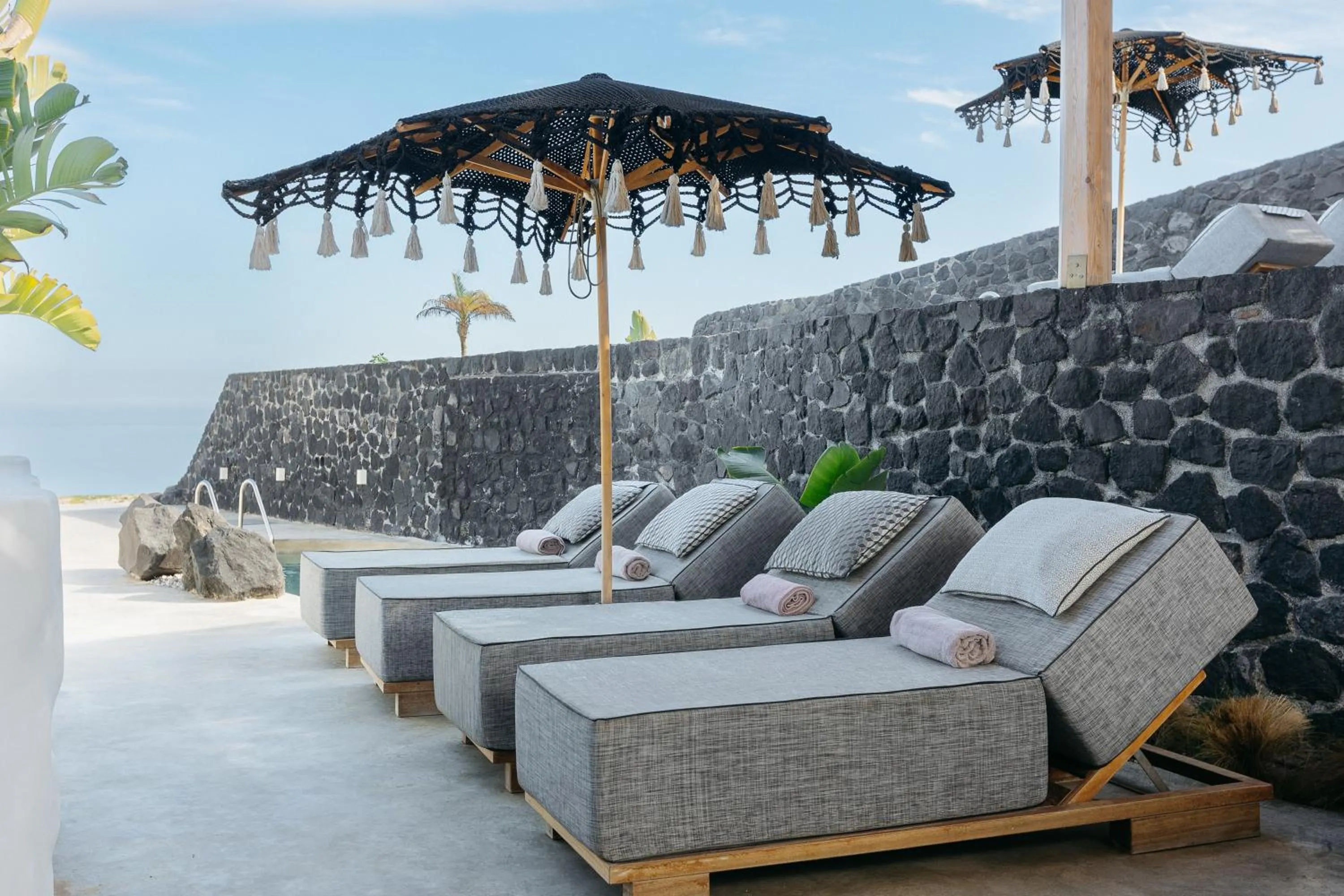 Theano Cave Suites & Villas