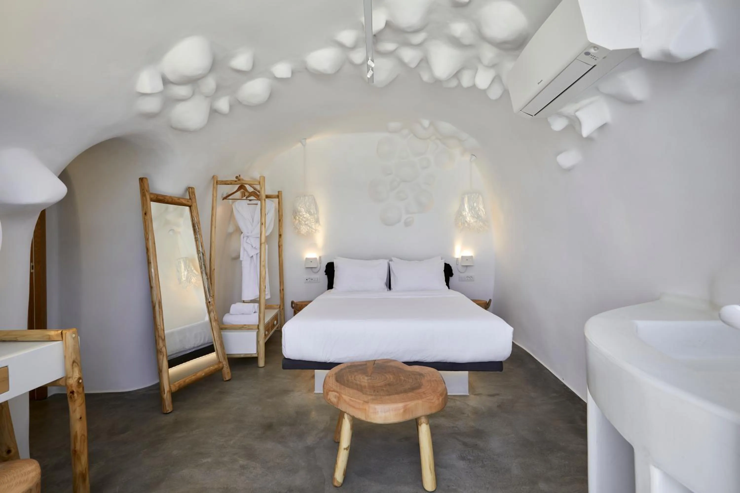 Bed in Theano Cave Suites & Villas