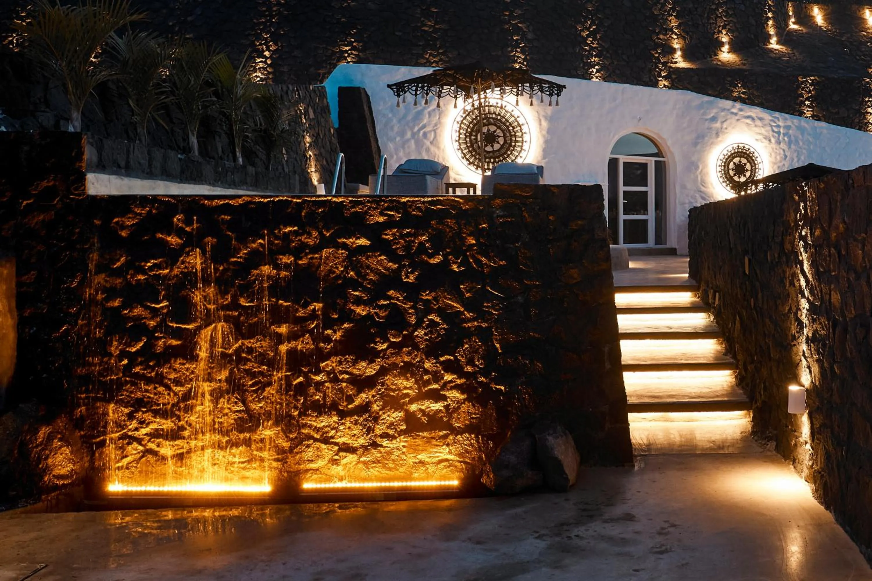 Theano Cave Suites & Villas