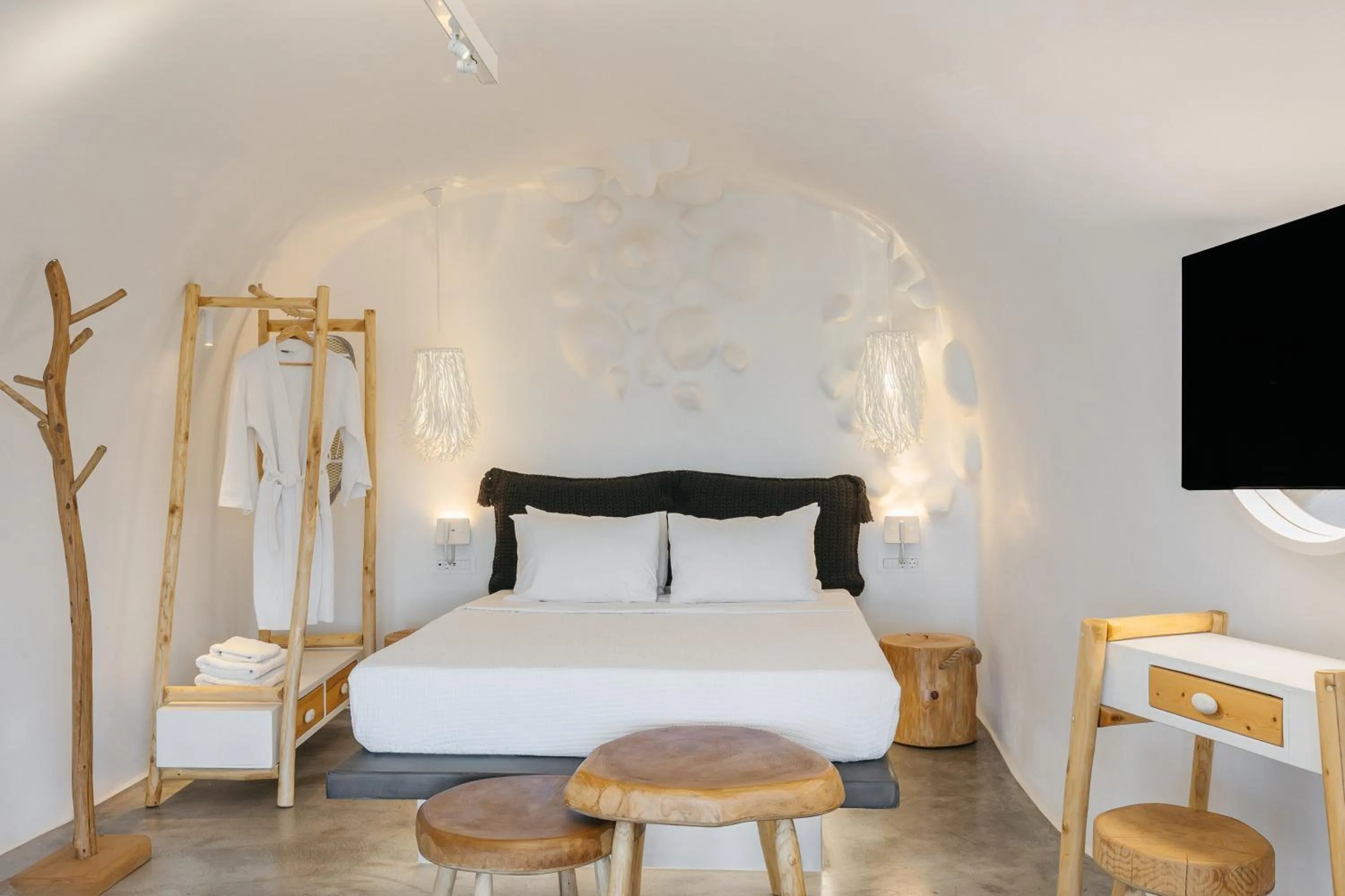 Bed in Theano Cave Suites & Villas