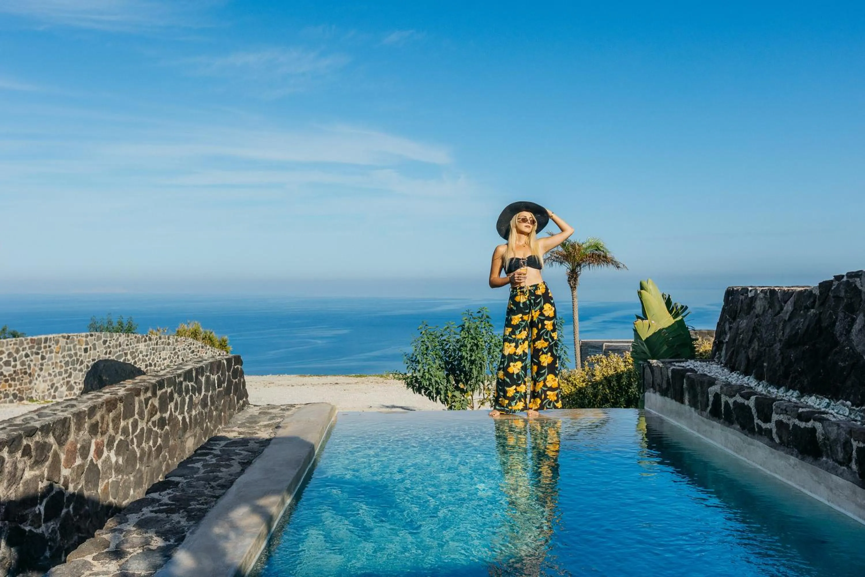 Theano Cave Suites & Villas