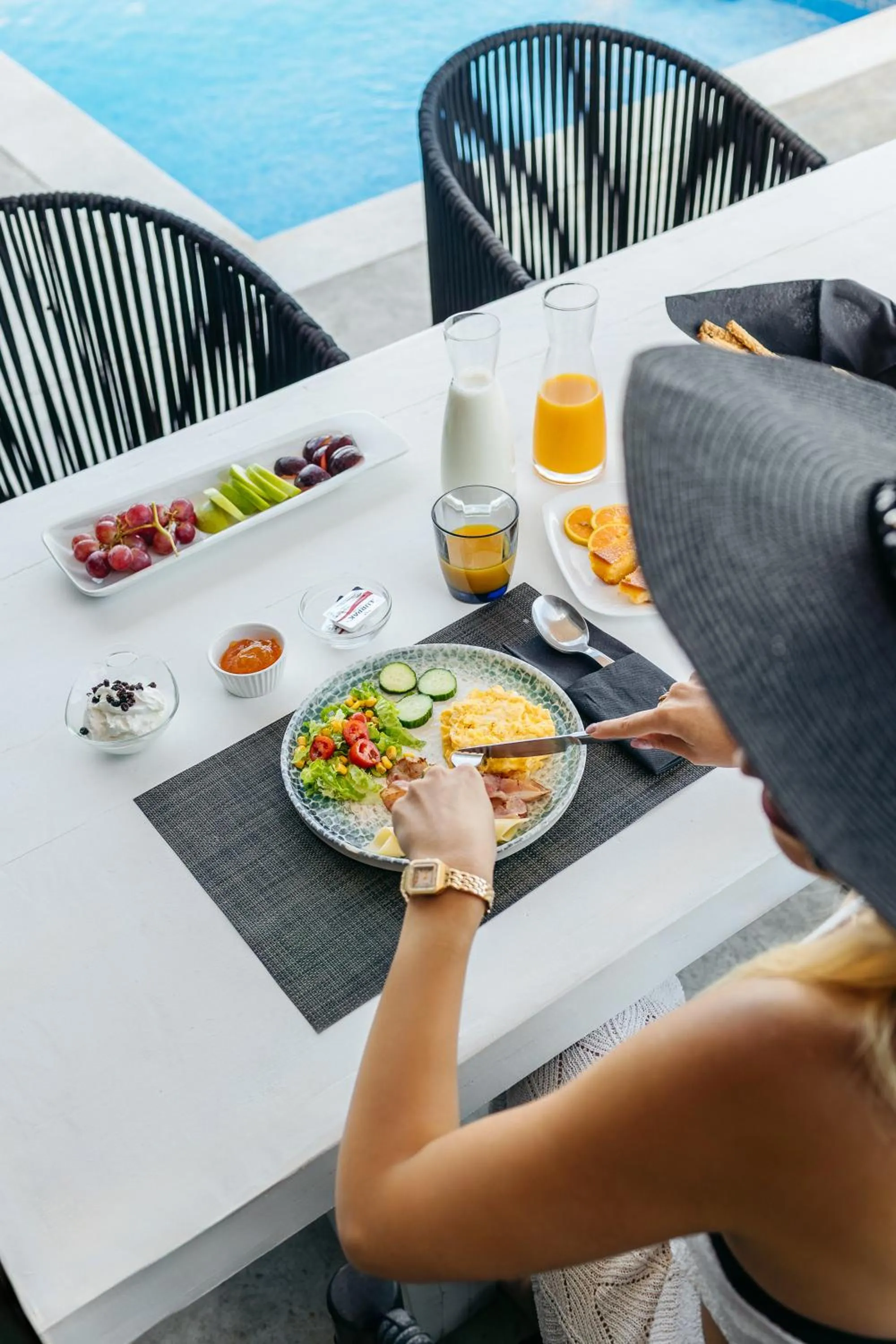 Theano Cave Suites & Villas