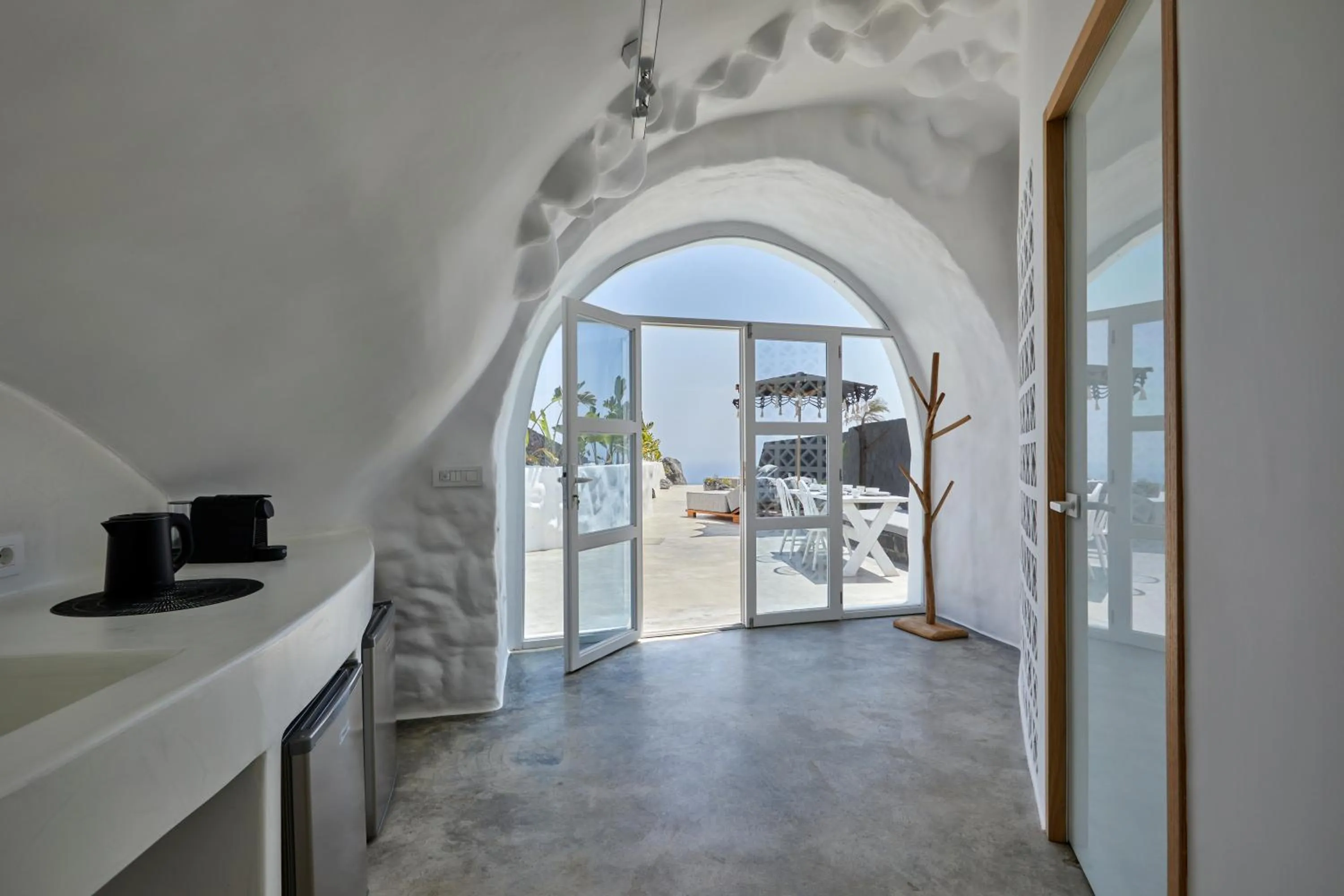 Theano Cave Suites & Villas