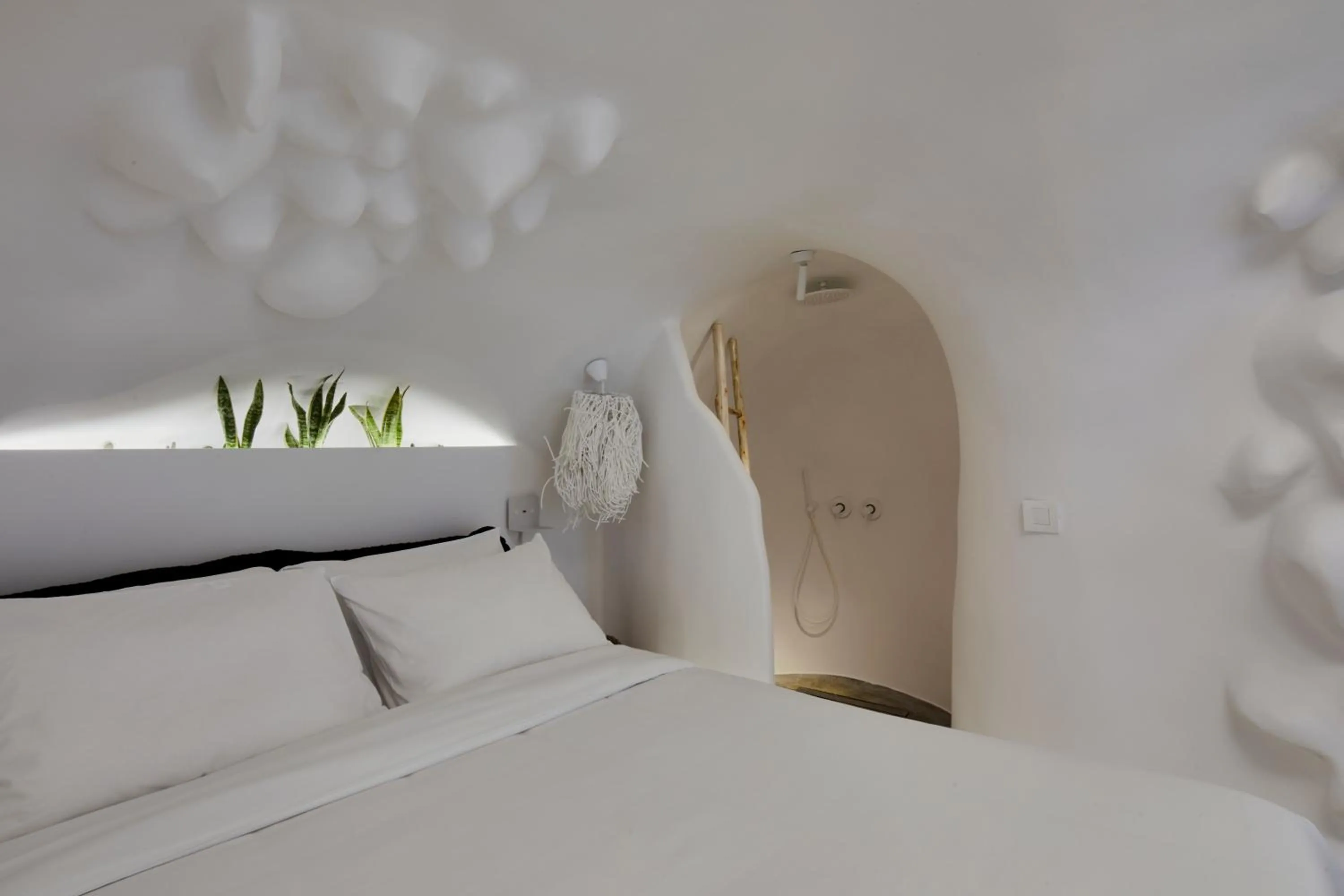 Bed in Theano Cave Suites & Villas