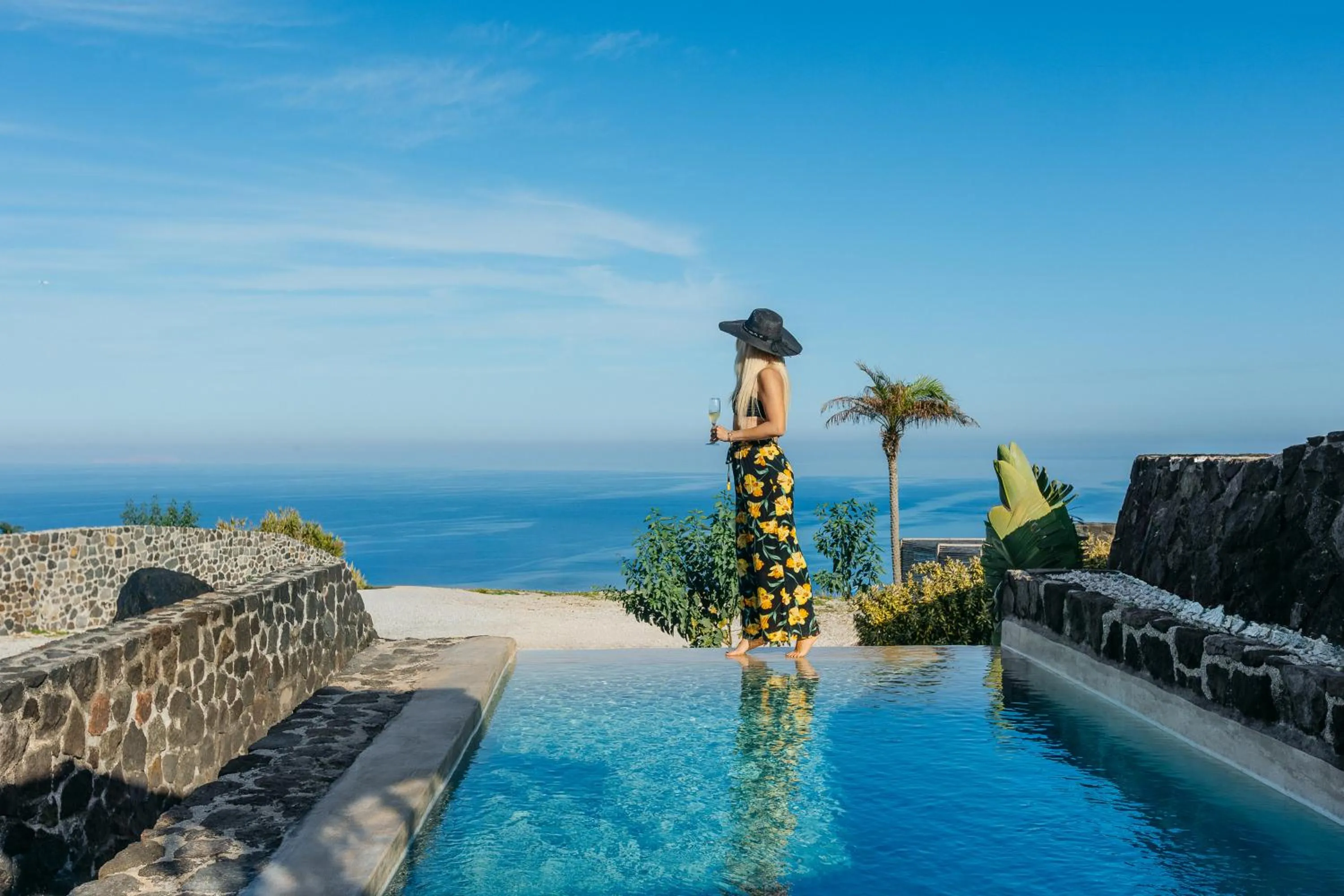 Theano Cave Suites & Villas