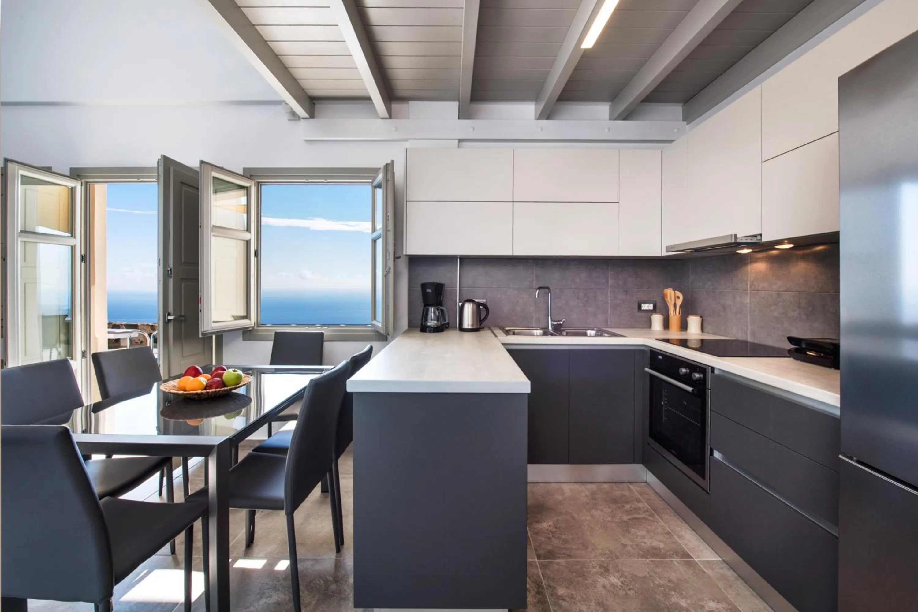 Kitchen or kitchenette in Theano Cave Suites & Villas