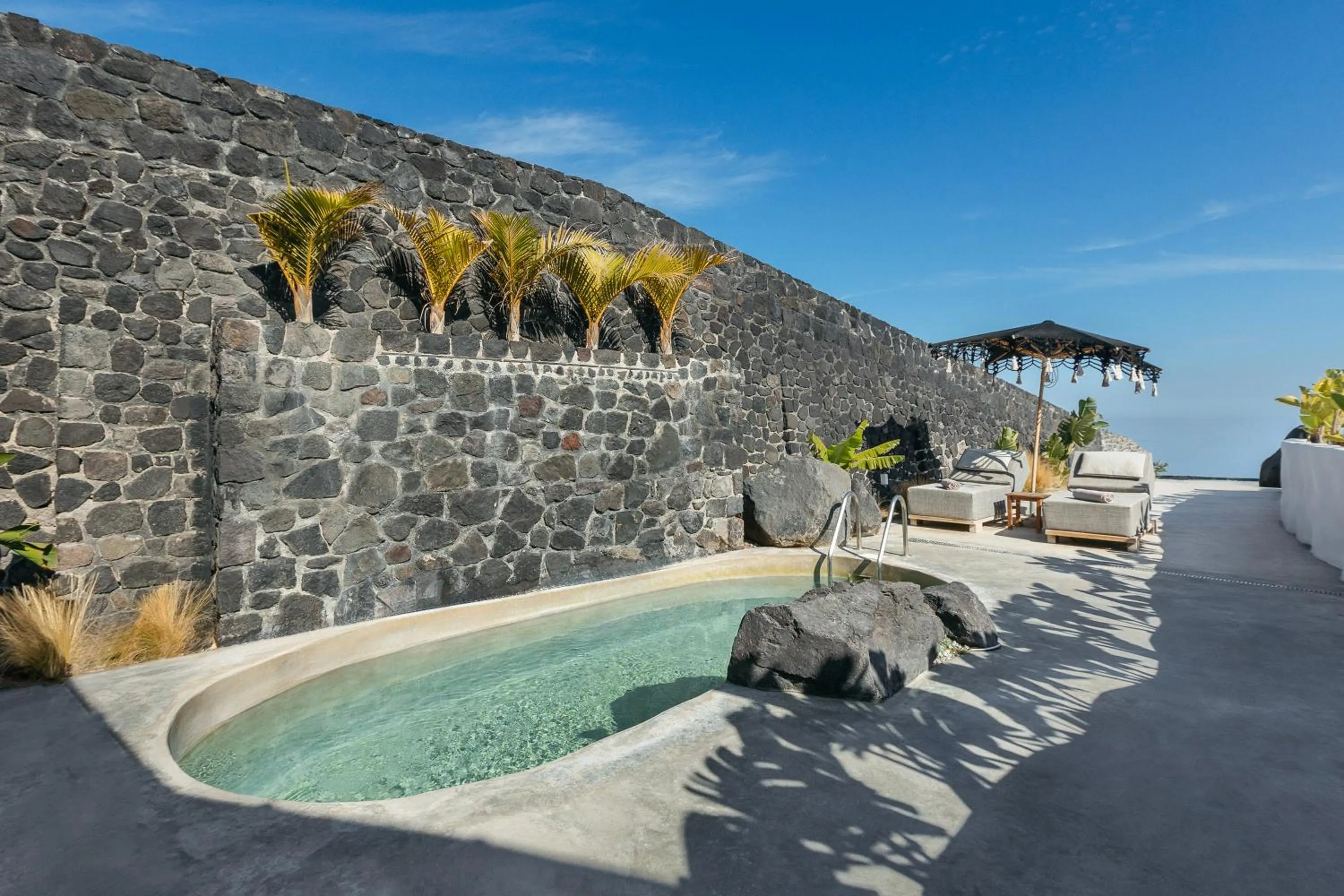 Theano Cave Suites & Villas