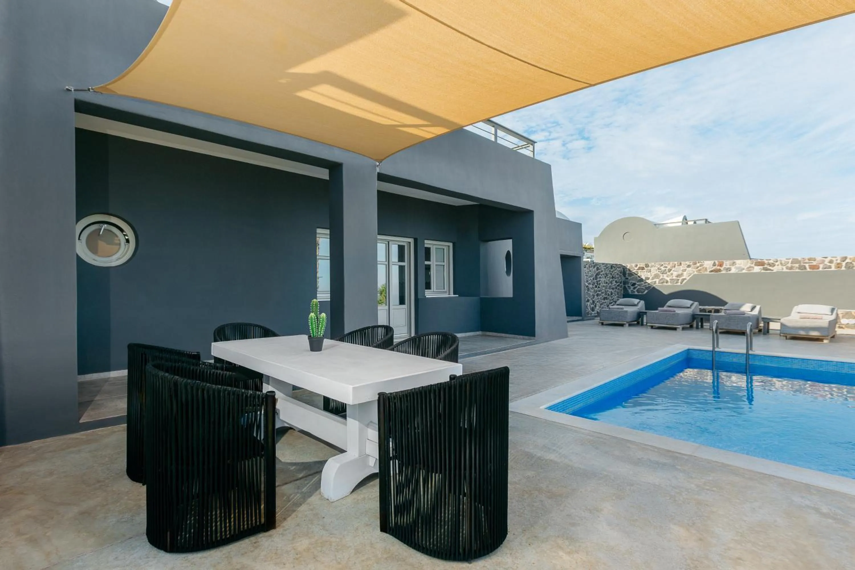 Theano Cave Suites & Villas