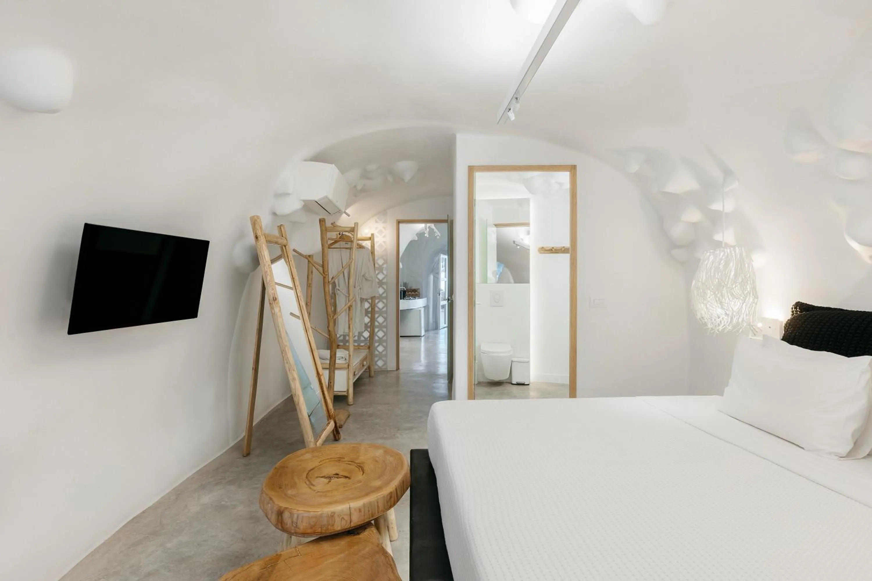 Bed in Theano Cave Suites & Villas