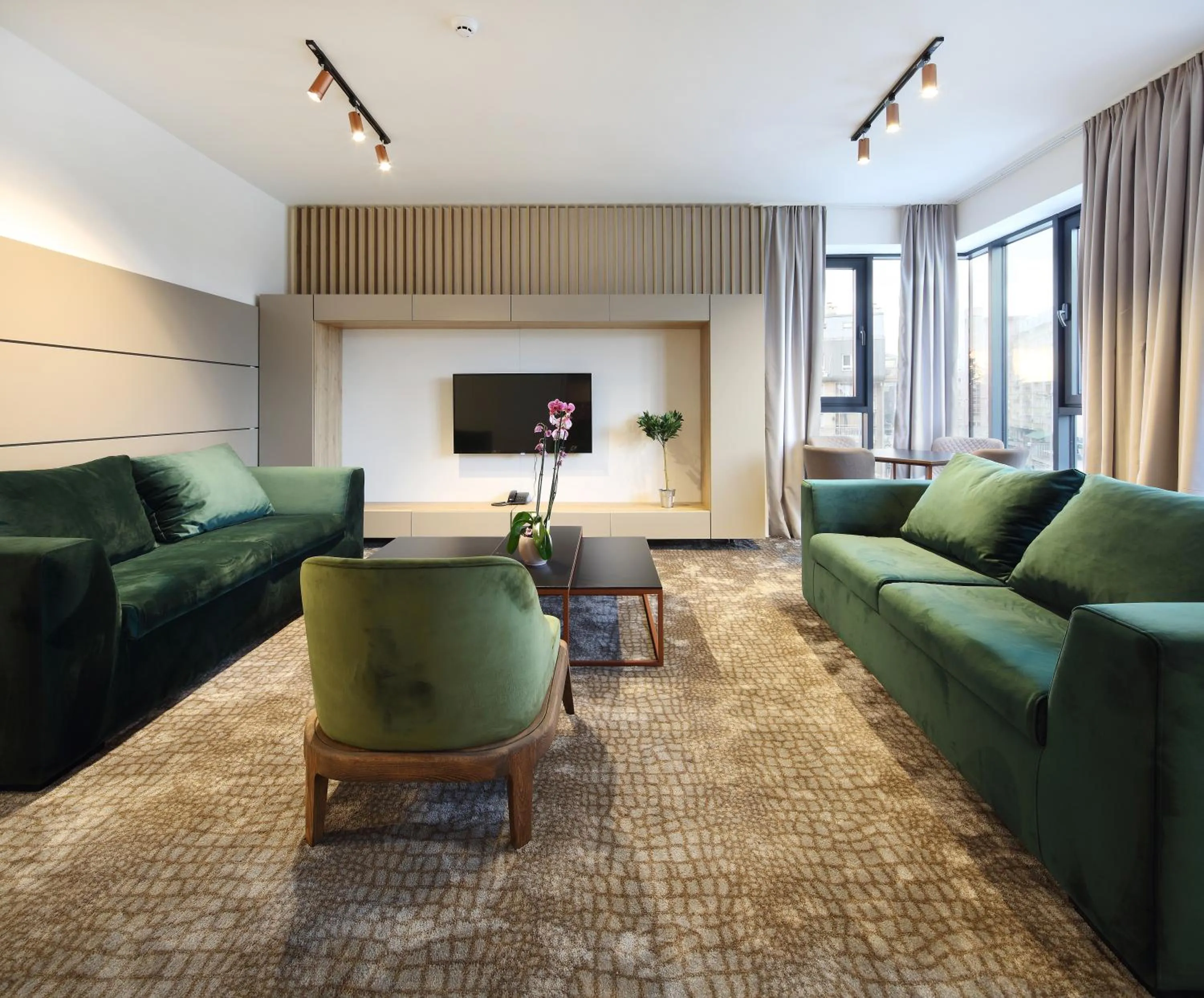 Communal lounge/ TV room in Hotel Koncept Residence