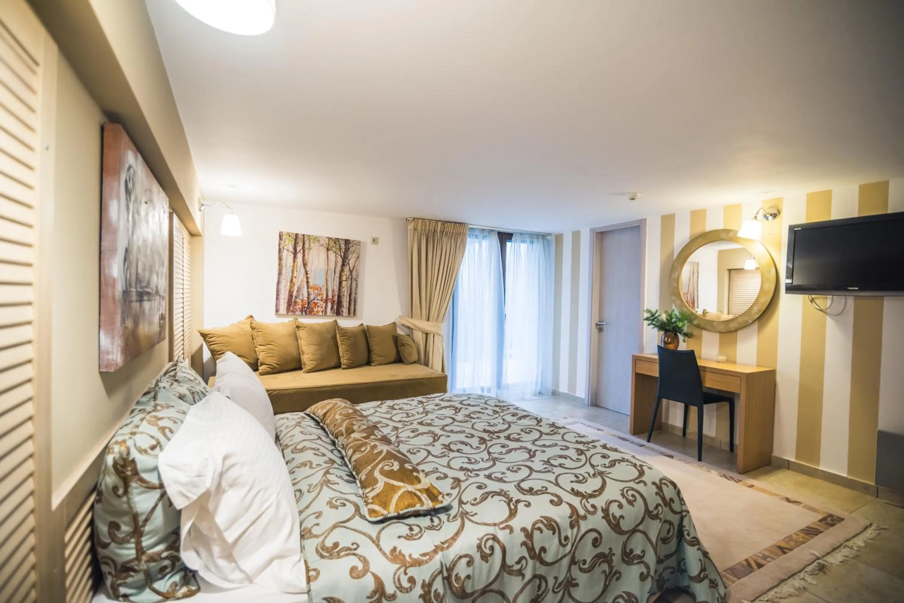 Bedroom, Bed in Forest Suites Boutique Hotel