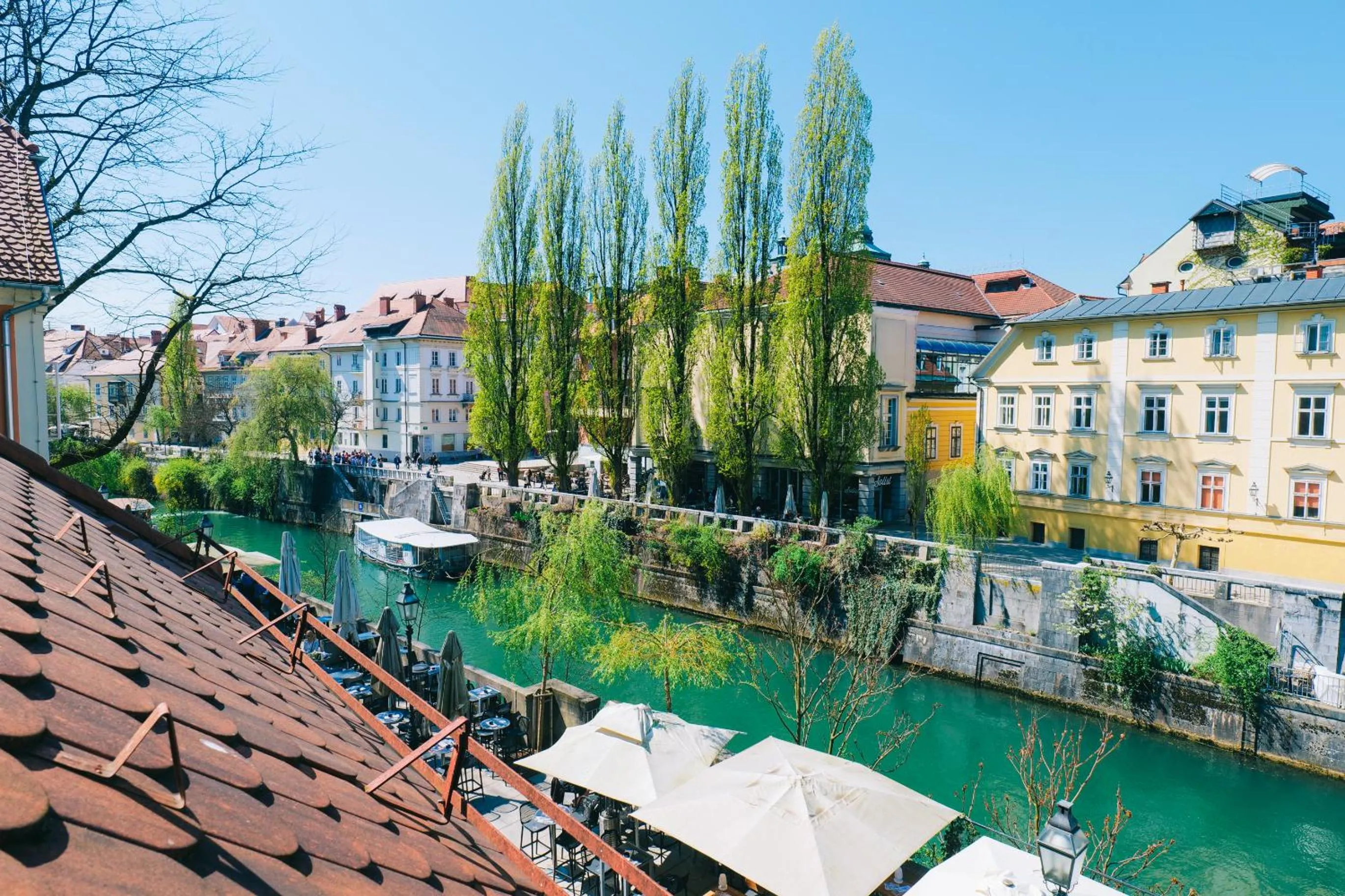 Two-Bedroom Apartment with River View in Central Riverside Apartments Meščanka