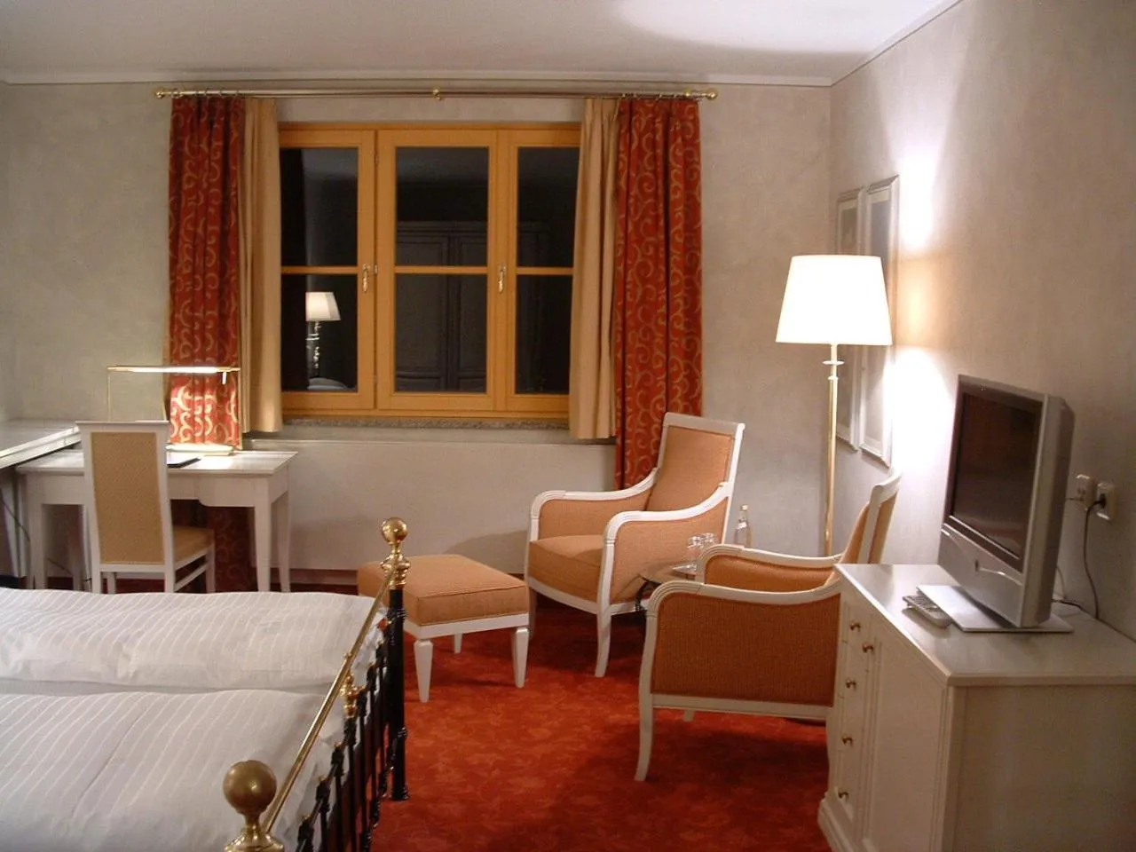 Seating area, Bed in Altstadthotel Bräuwirt