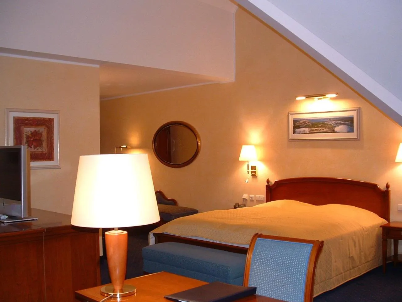 Photo of the whole room, Bed in Altstadthotel Bräuwirt