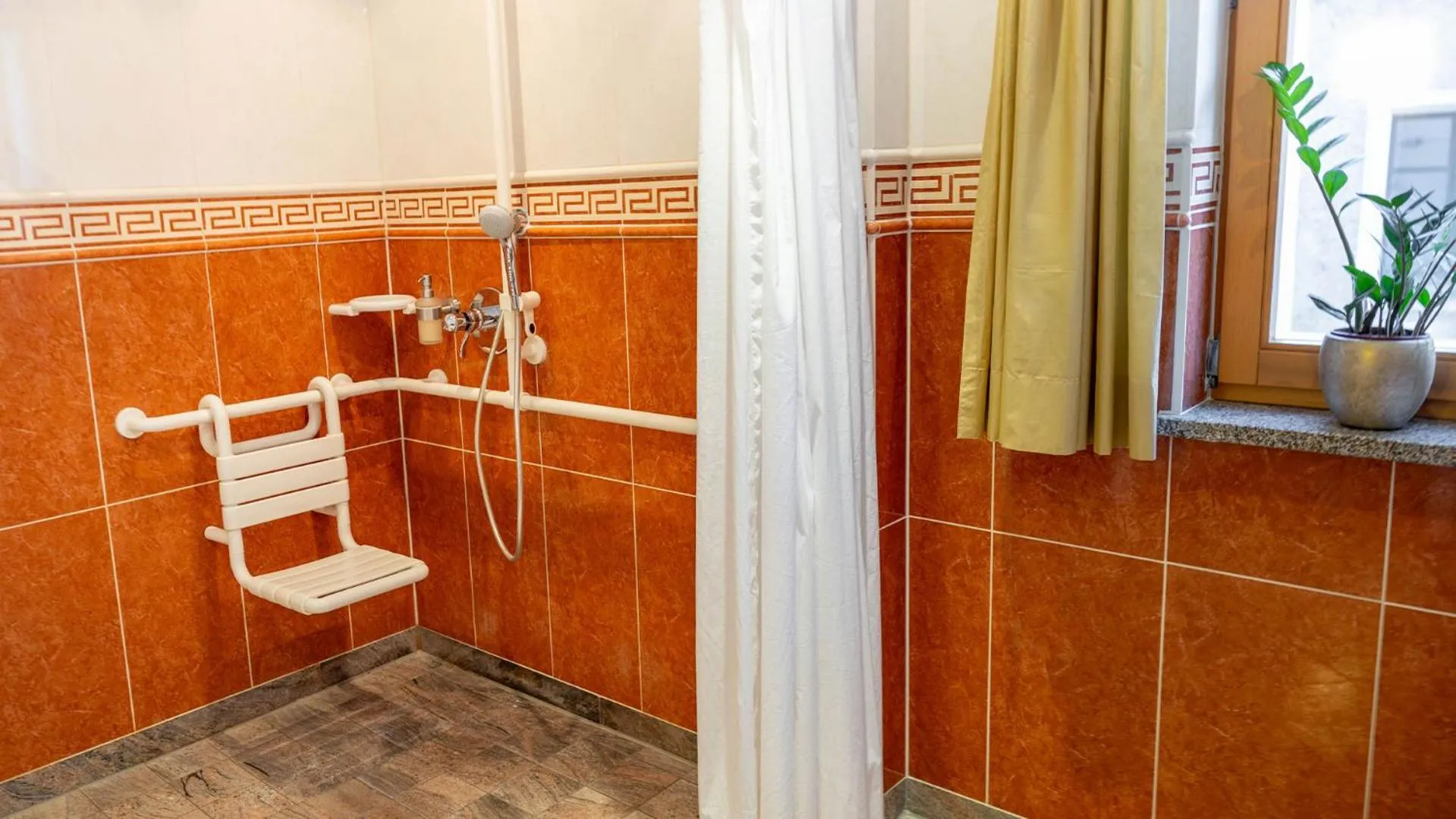 Bathroom in Altstadthotel Bräuwirt