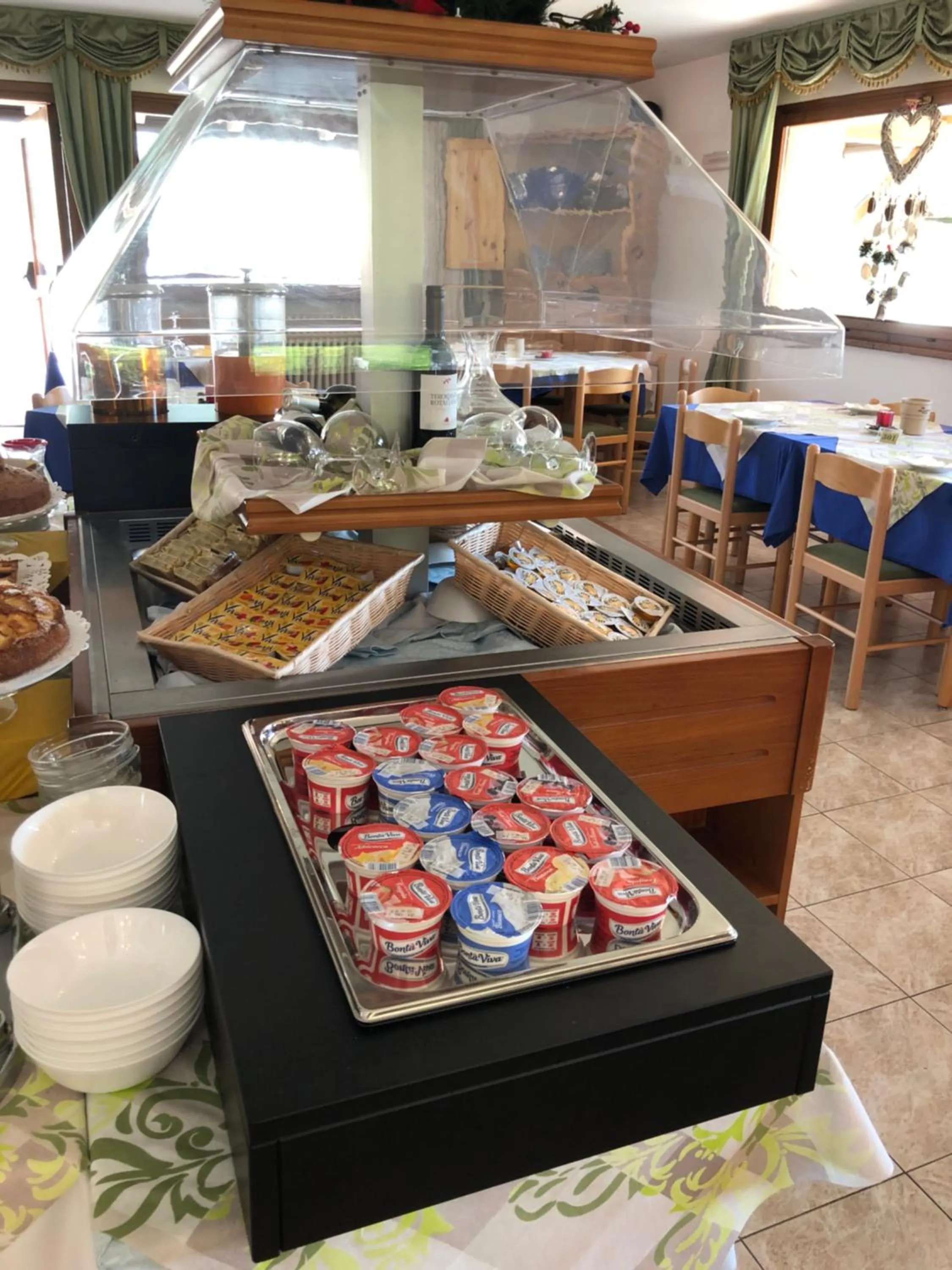 Buffet breakfast in Park Hotel Bellevue