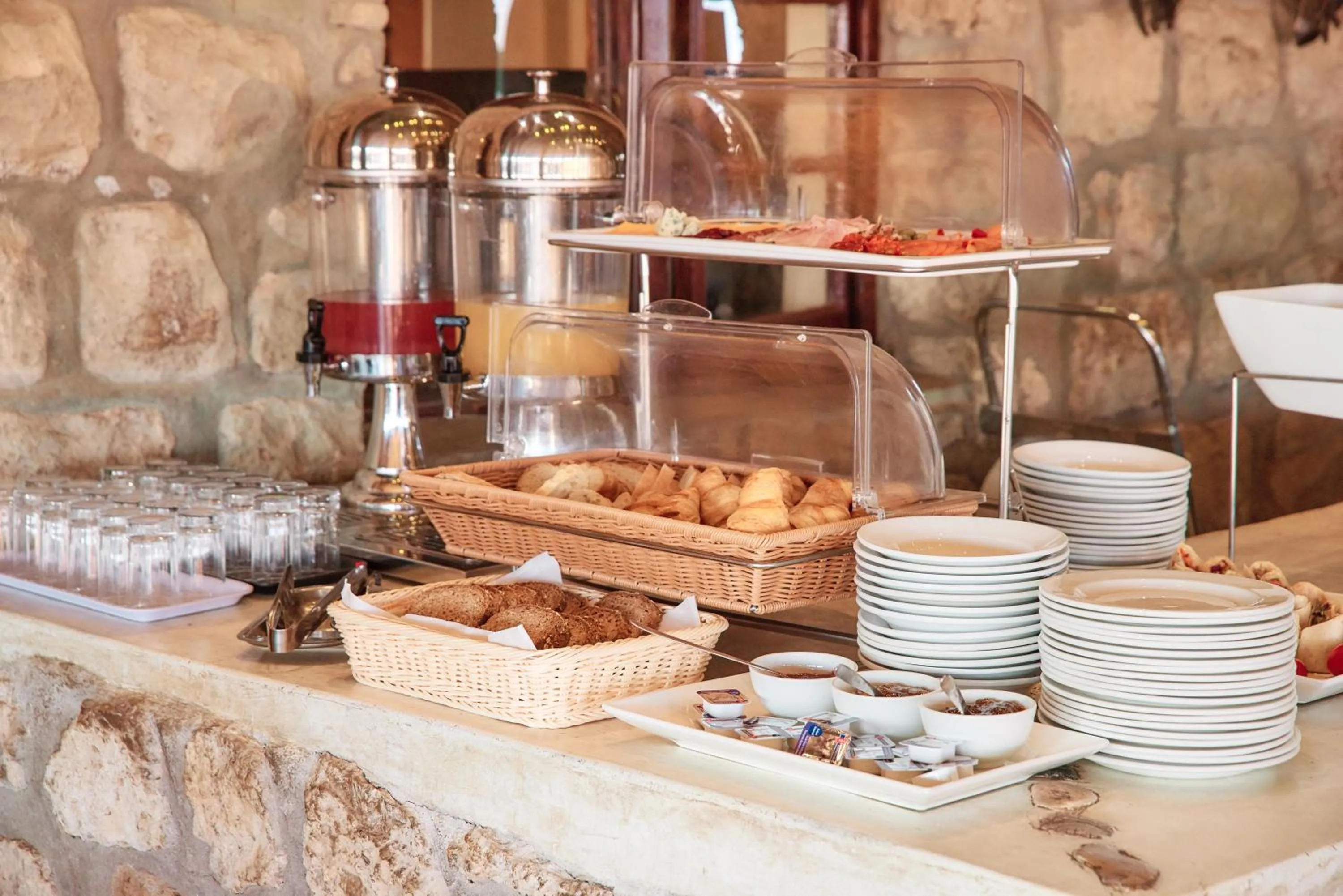 Breakfast in Agama Lodge