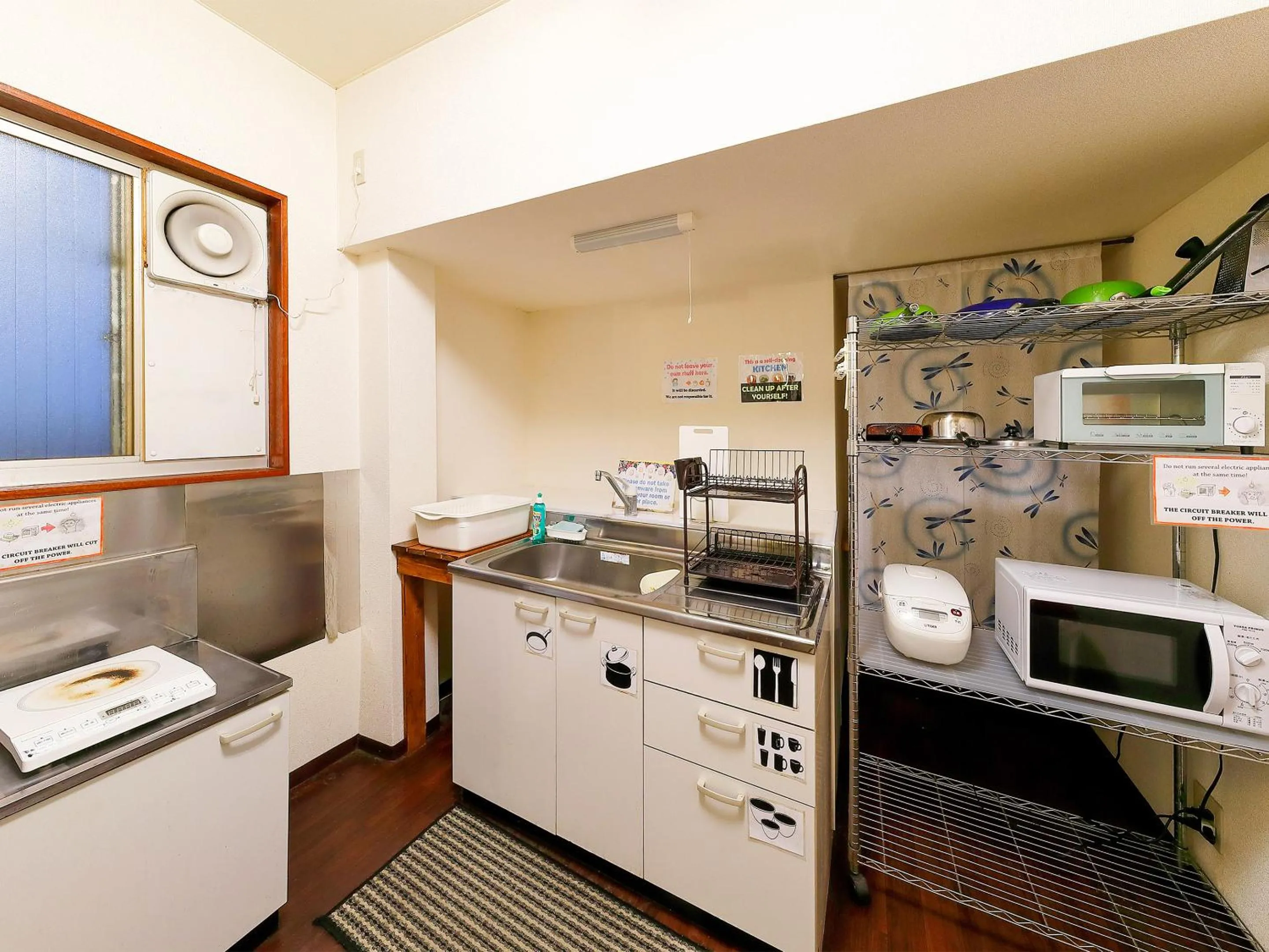 Communal kitchen in Business Hotel Taiyo