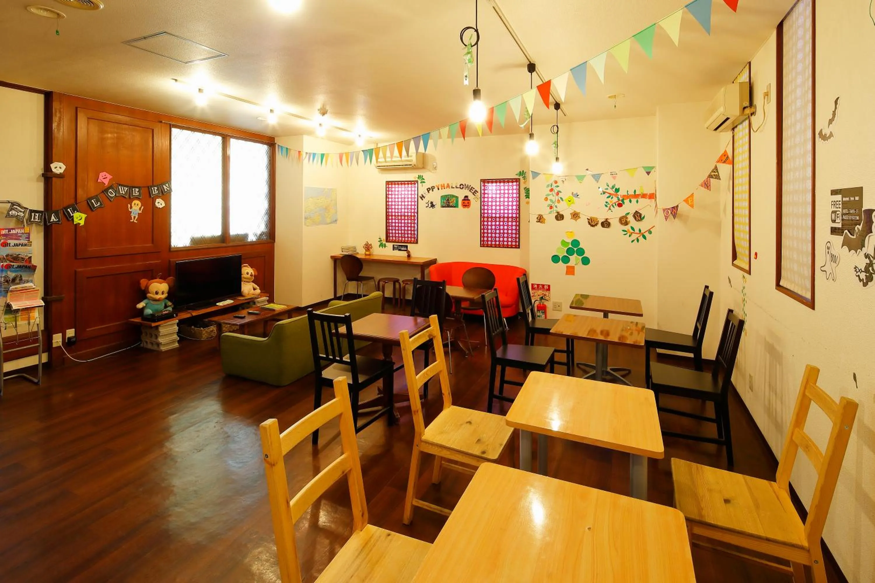 Communal lounge/ TV room in Business Hotel Taiyo