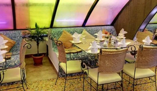 Restaurant/places to eat in Hotel Combermere