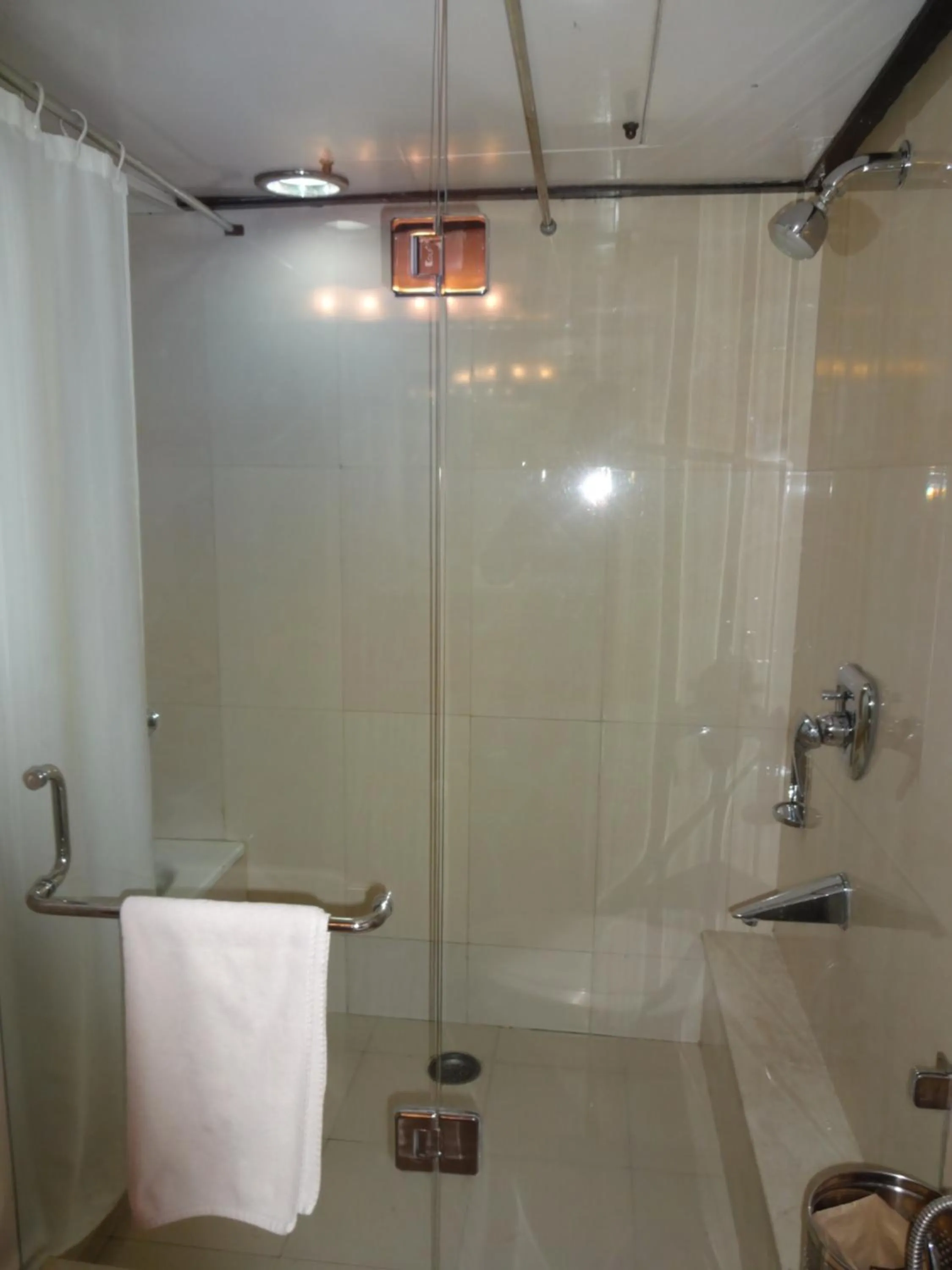 Shower in Hotel Combermere