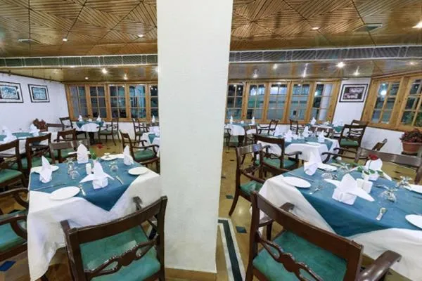 Restaurant/places to eat in Hotel Combermere