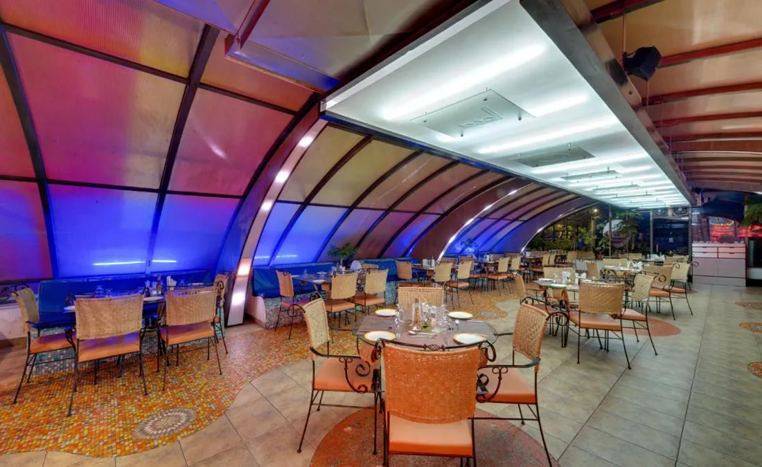 Restaurant/places to eat in Hotel Combermere