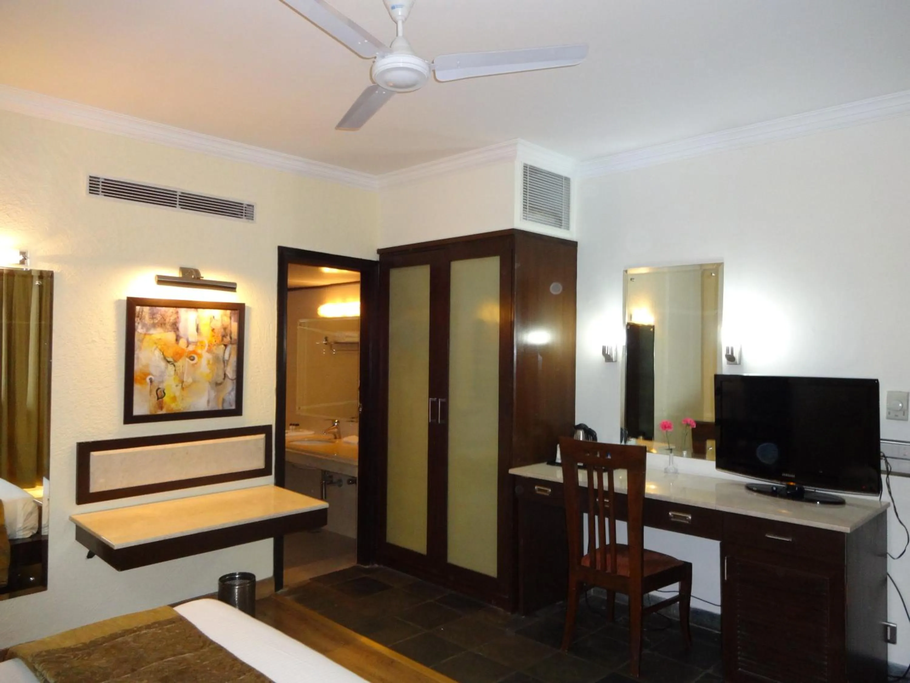 Decorative detail, Bed in Hotel Combermere