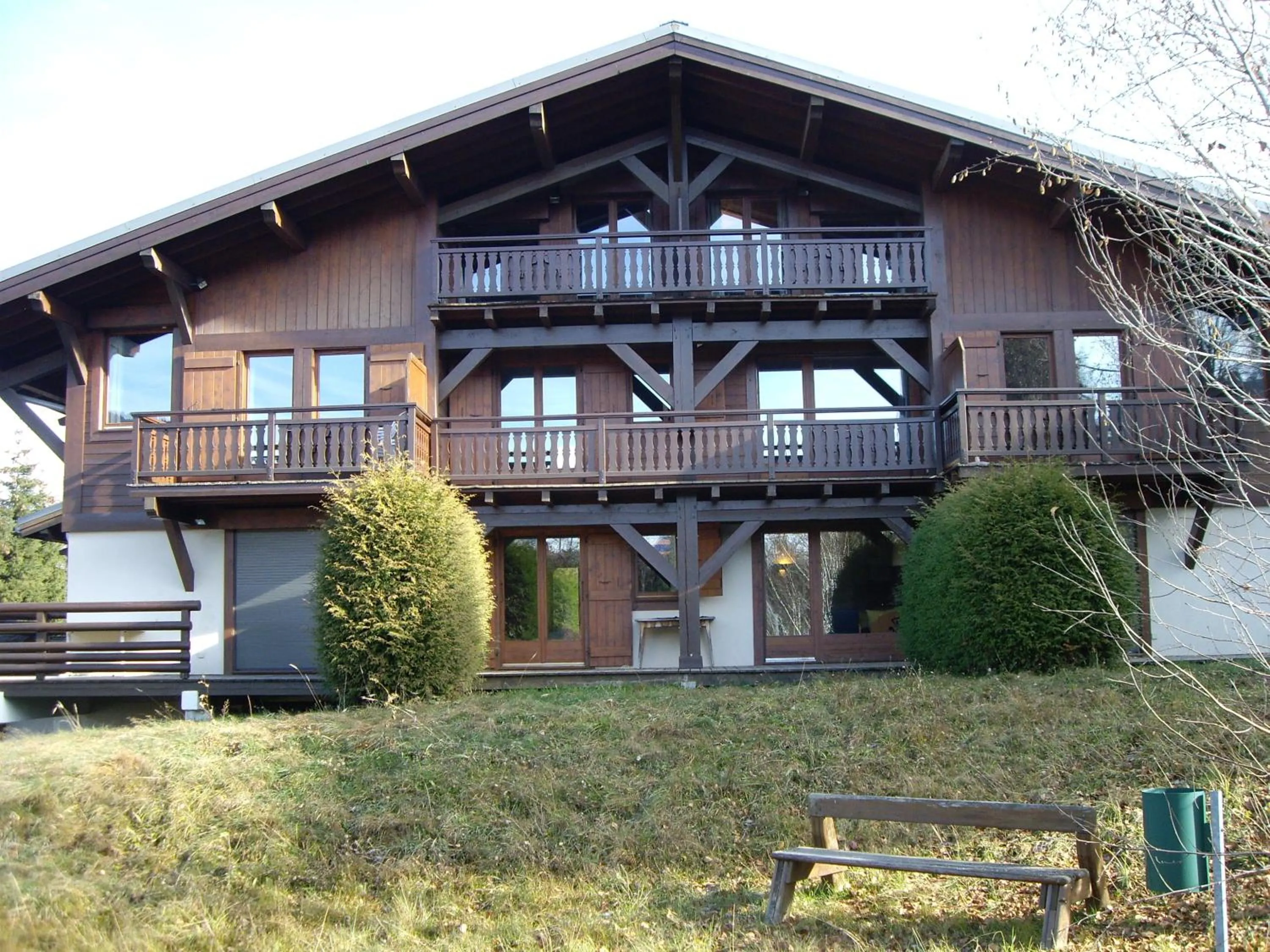 Facade/entrance in La Résidence de L'Ours