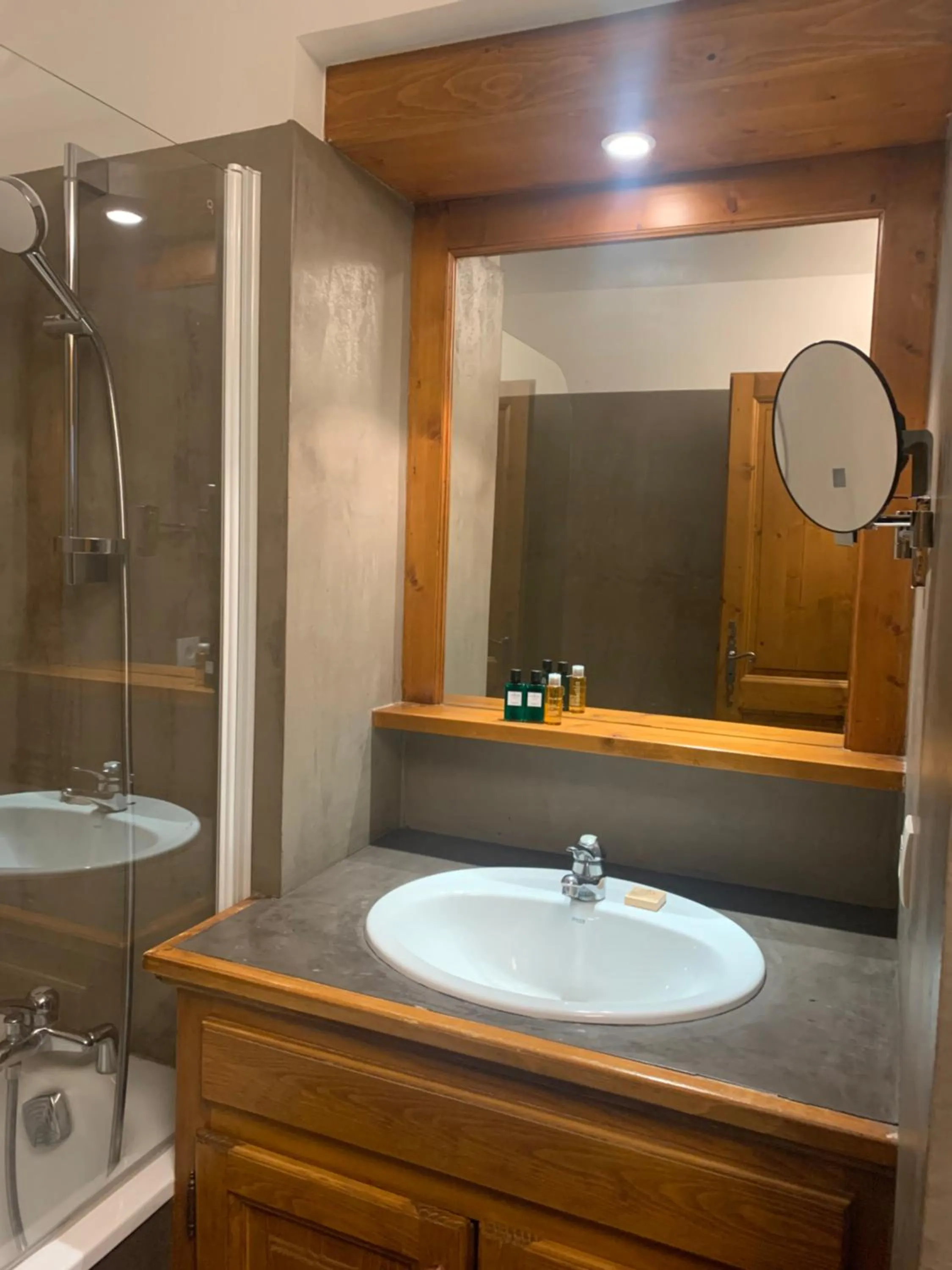 Bathroom in La Résidence de L'Ours