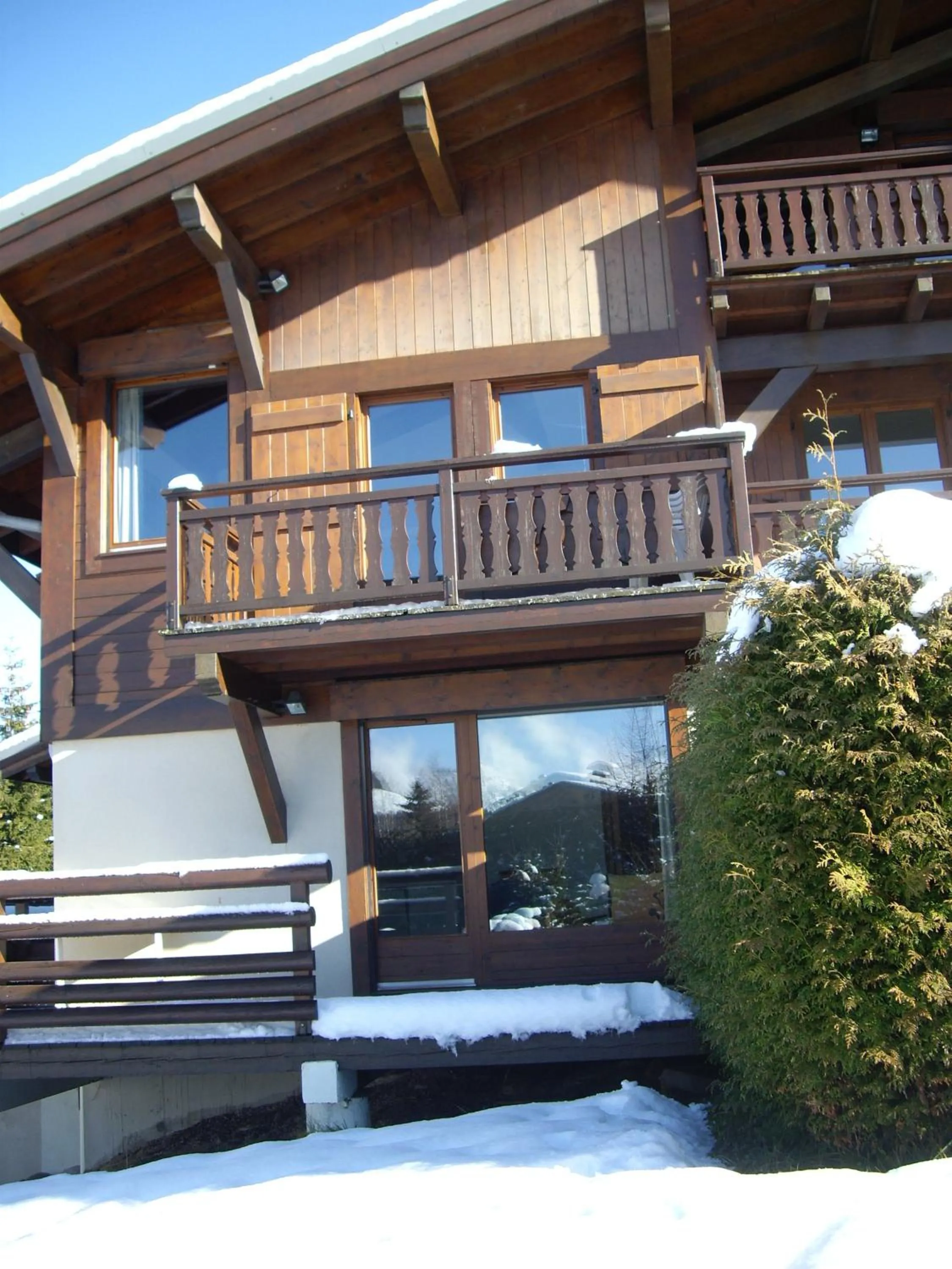 Facade/entrance in La Résidence de L'Ours