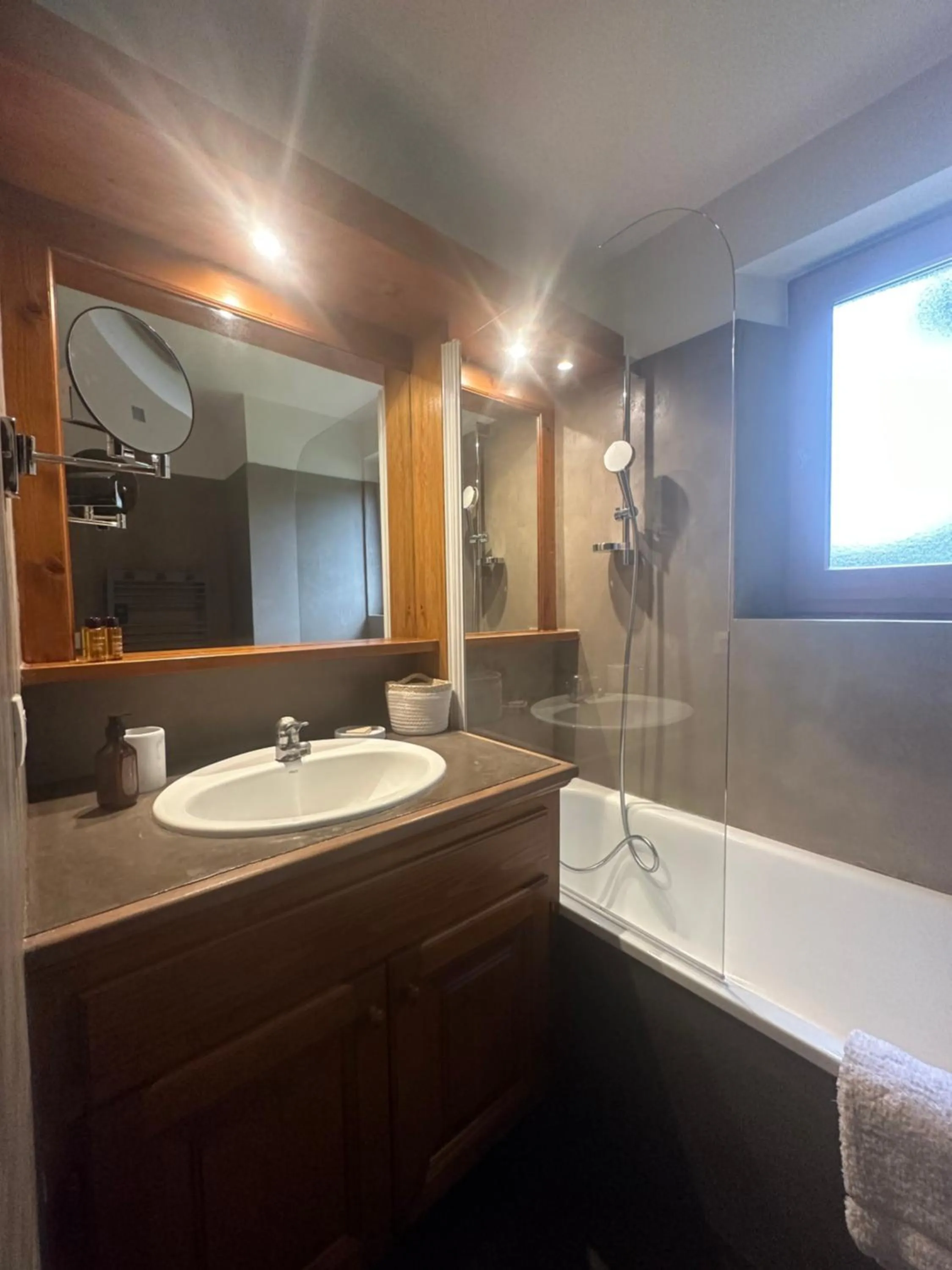 Bathroom in La Résidence de L'Ours