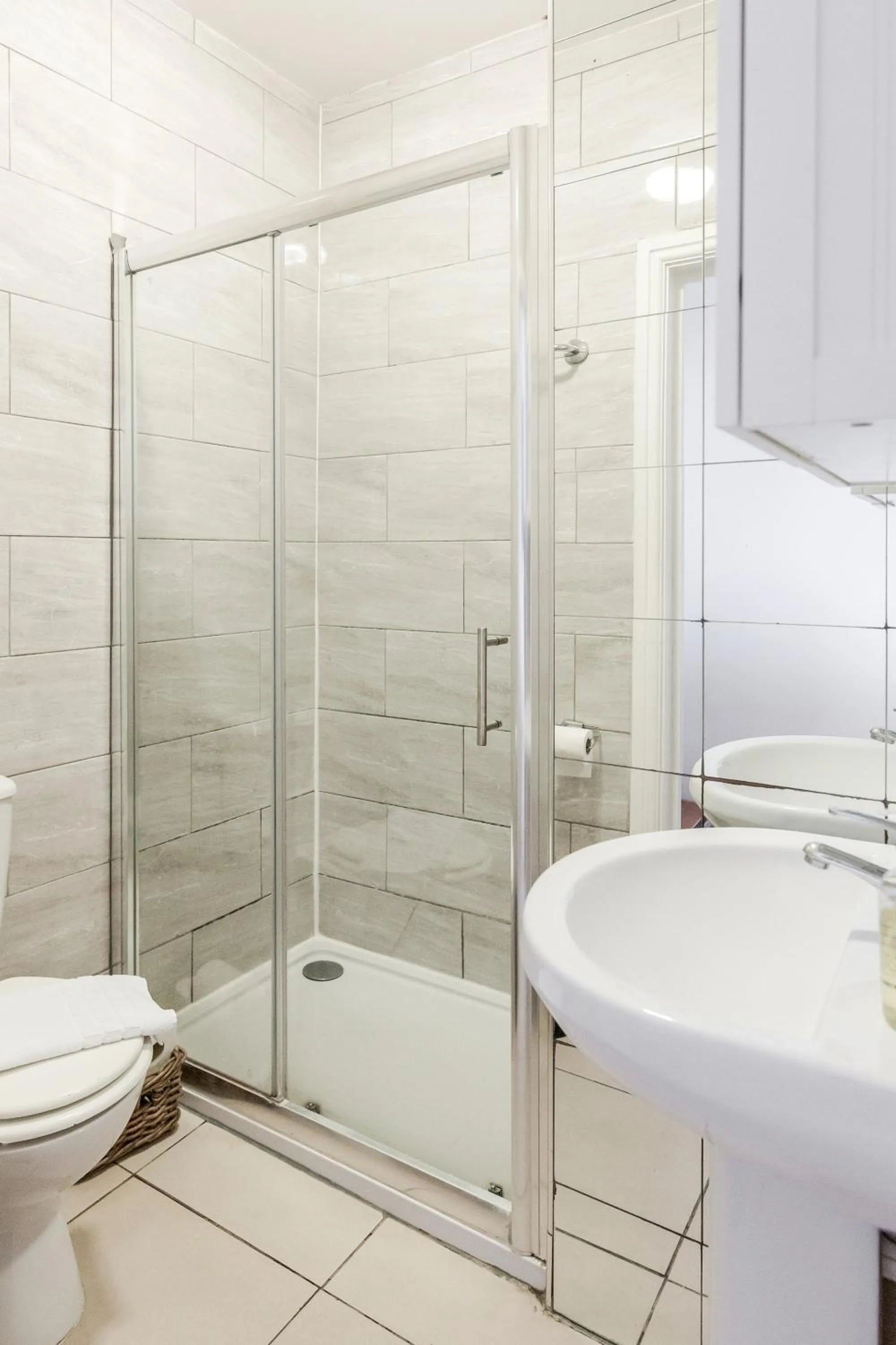 Shower in WelcomeStay Clapham Junction 2 Bedroom Apartment