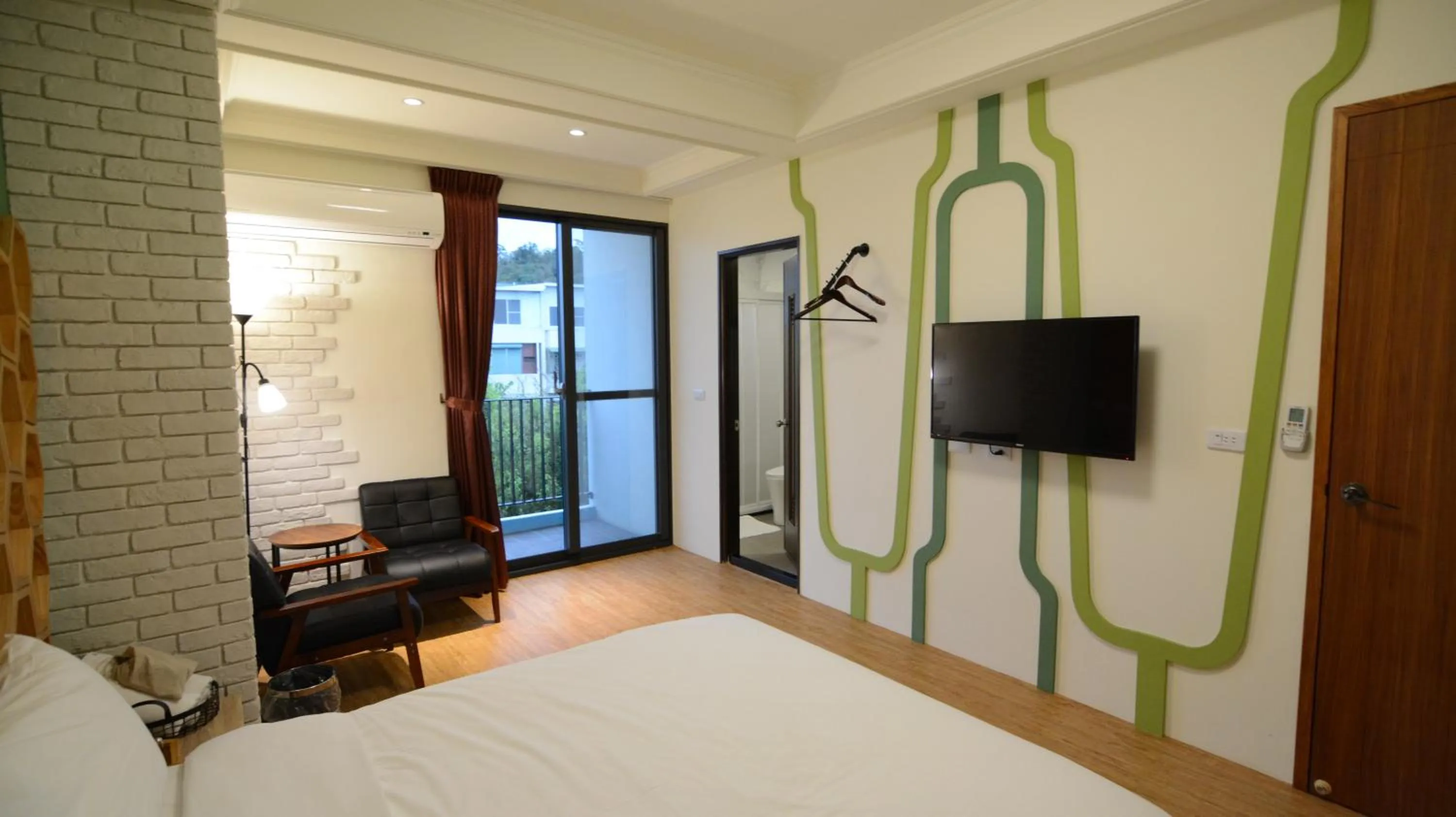 Photo of the whole room, Bed in Chi Chu B&B