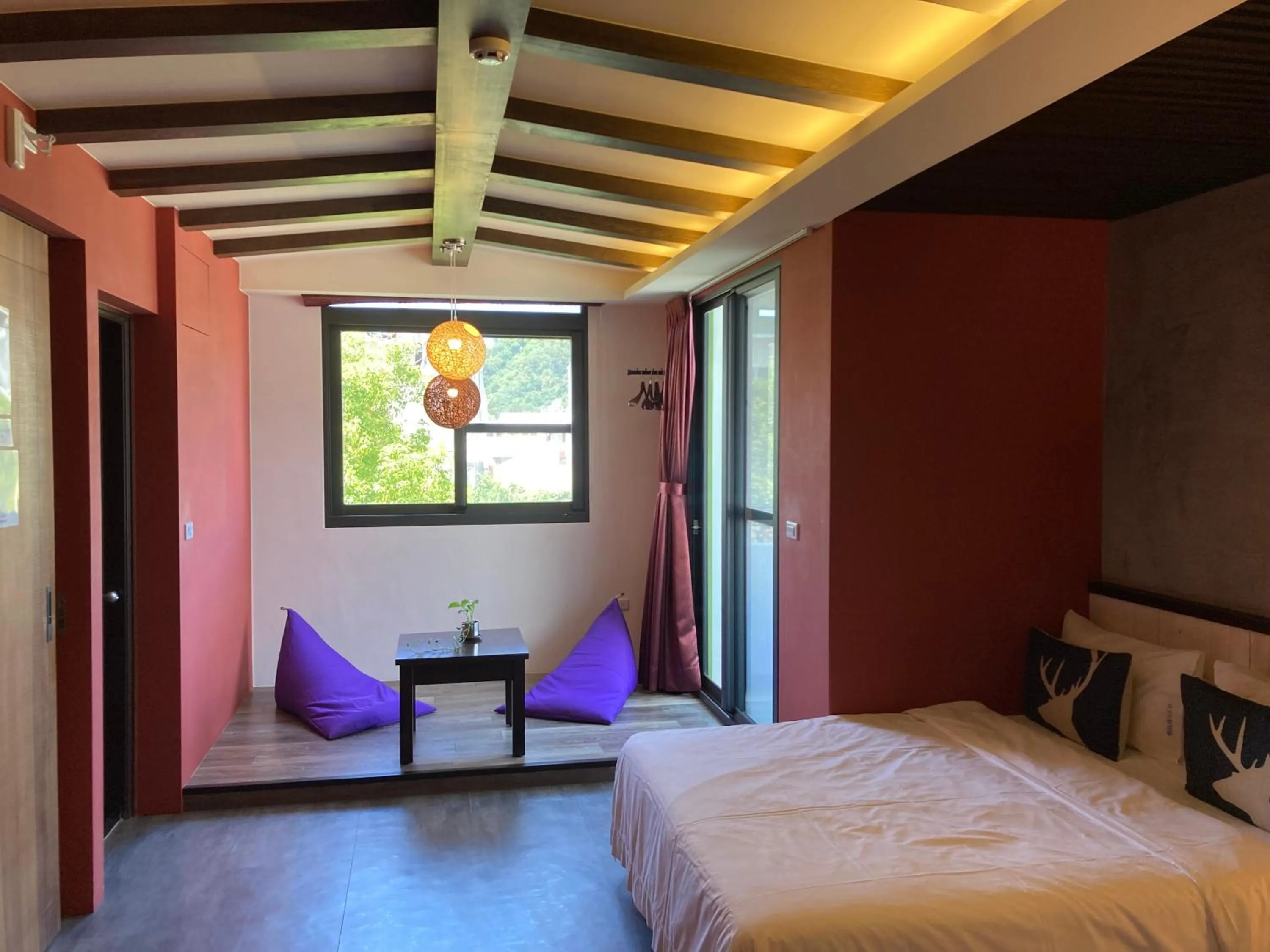 Seating area, Bed in Chi Chu B&B