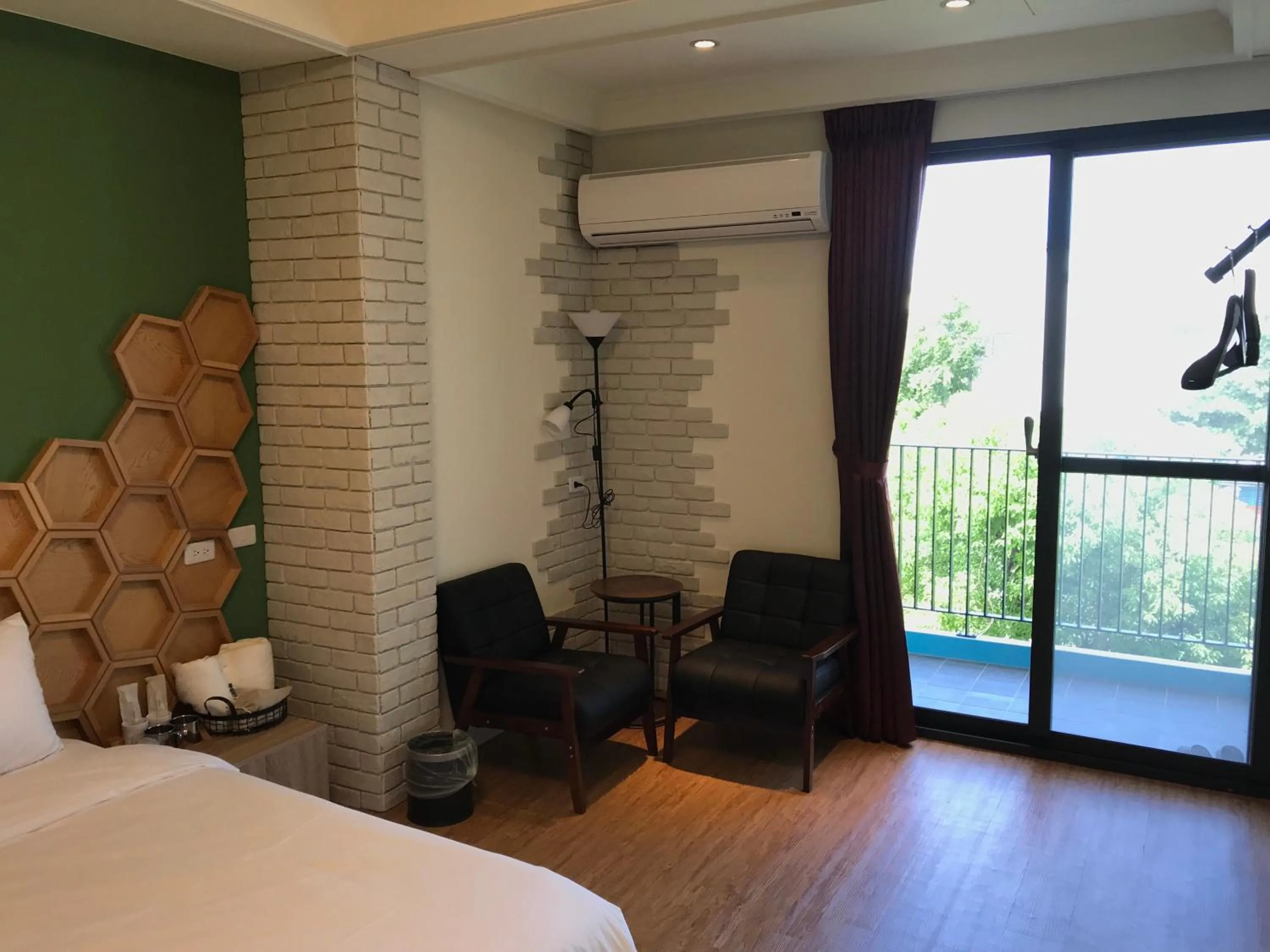 Seating area, Bed in Chi Chu B&B