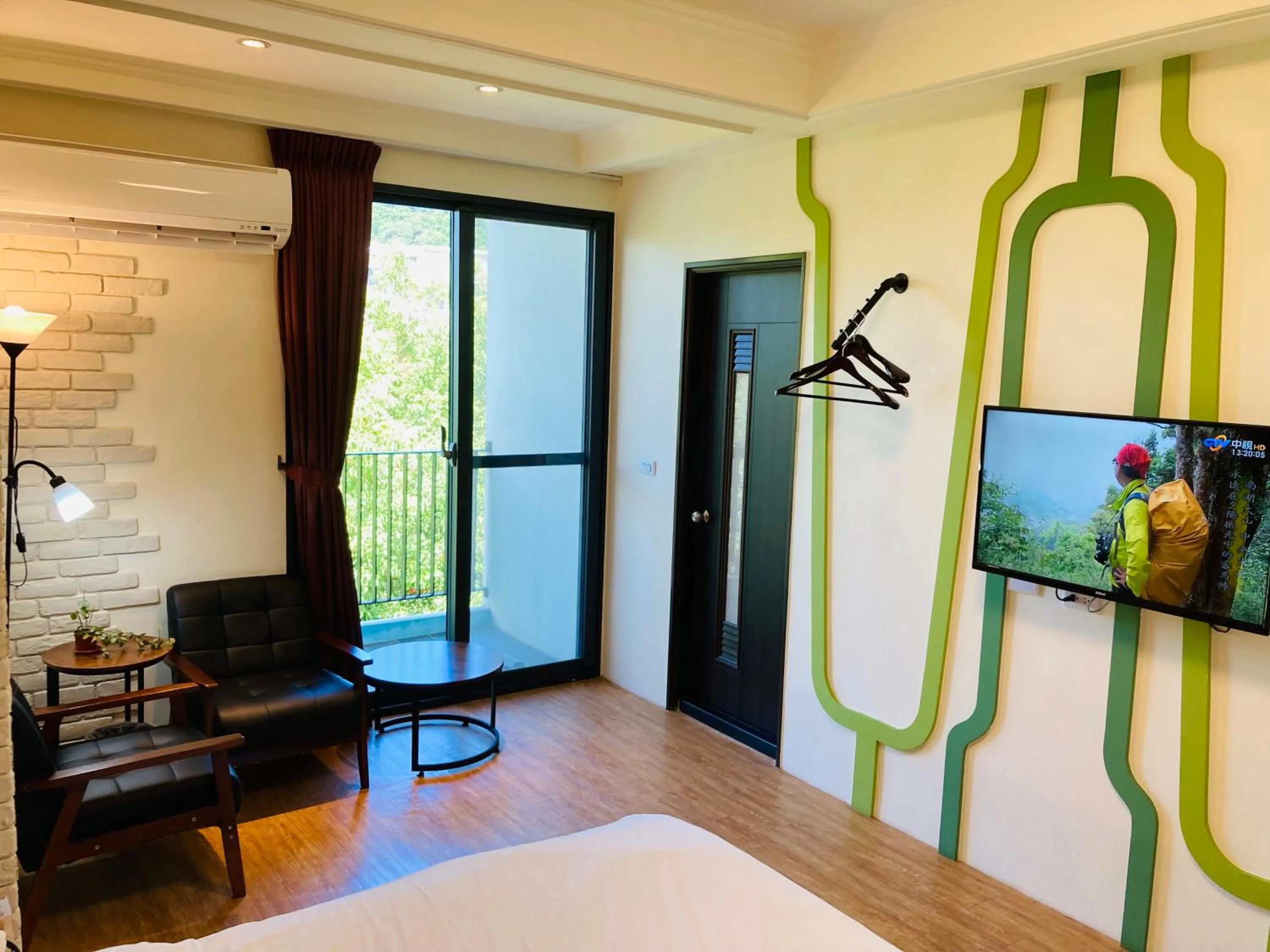 Photo of the whole room, Bed in Chi Chu B&B