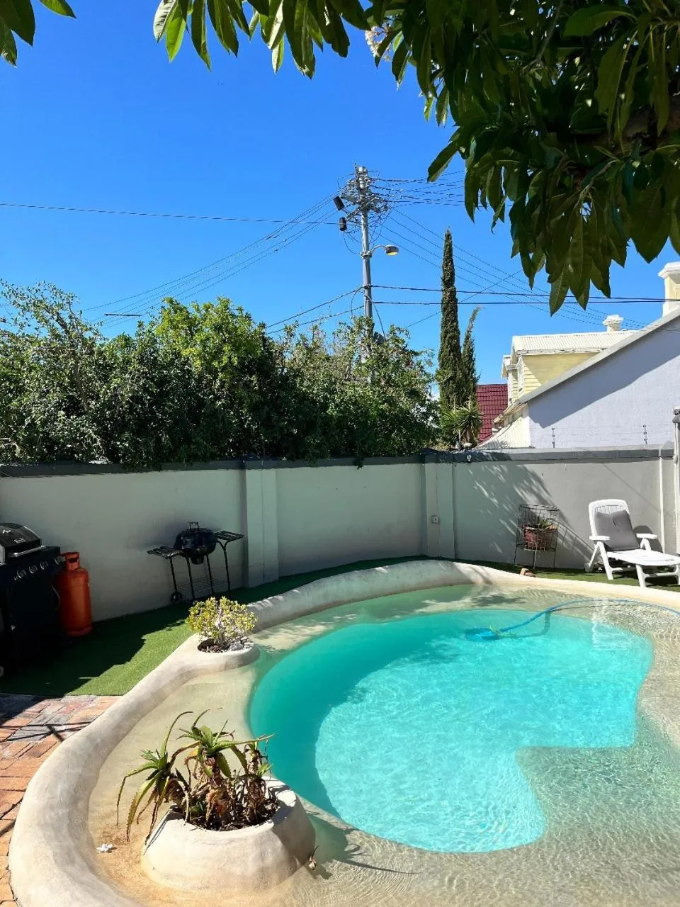 Green Elephant Backpackers