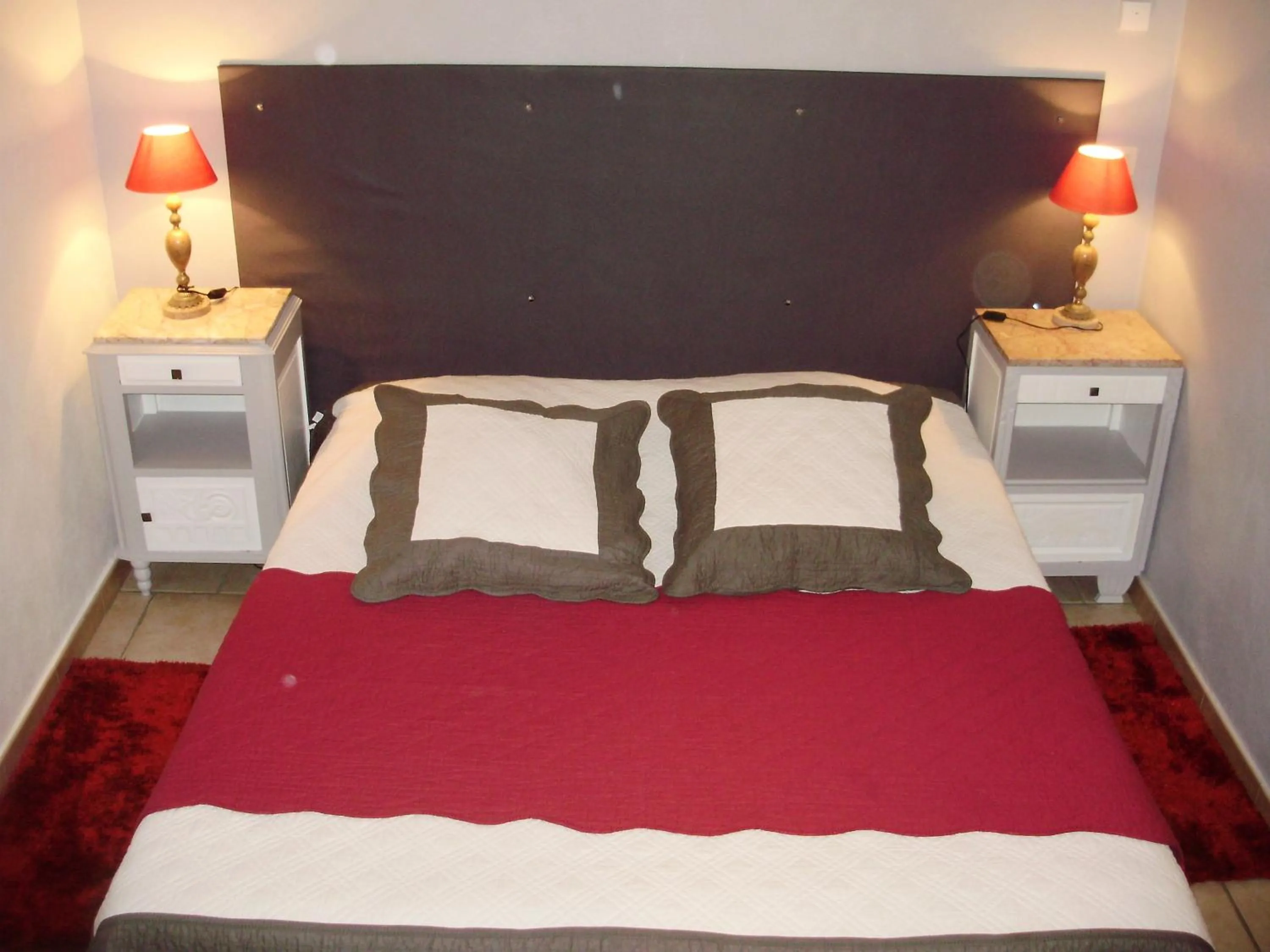 Bed in AUBERGE du BORD des EAUX - Demi-pension assurée sur réservation