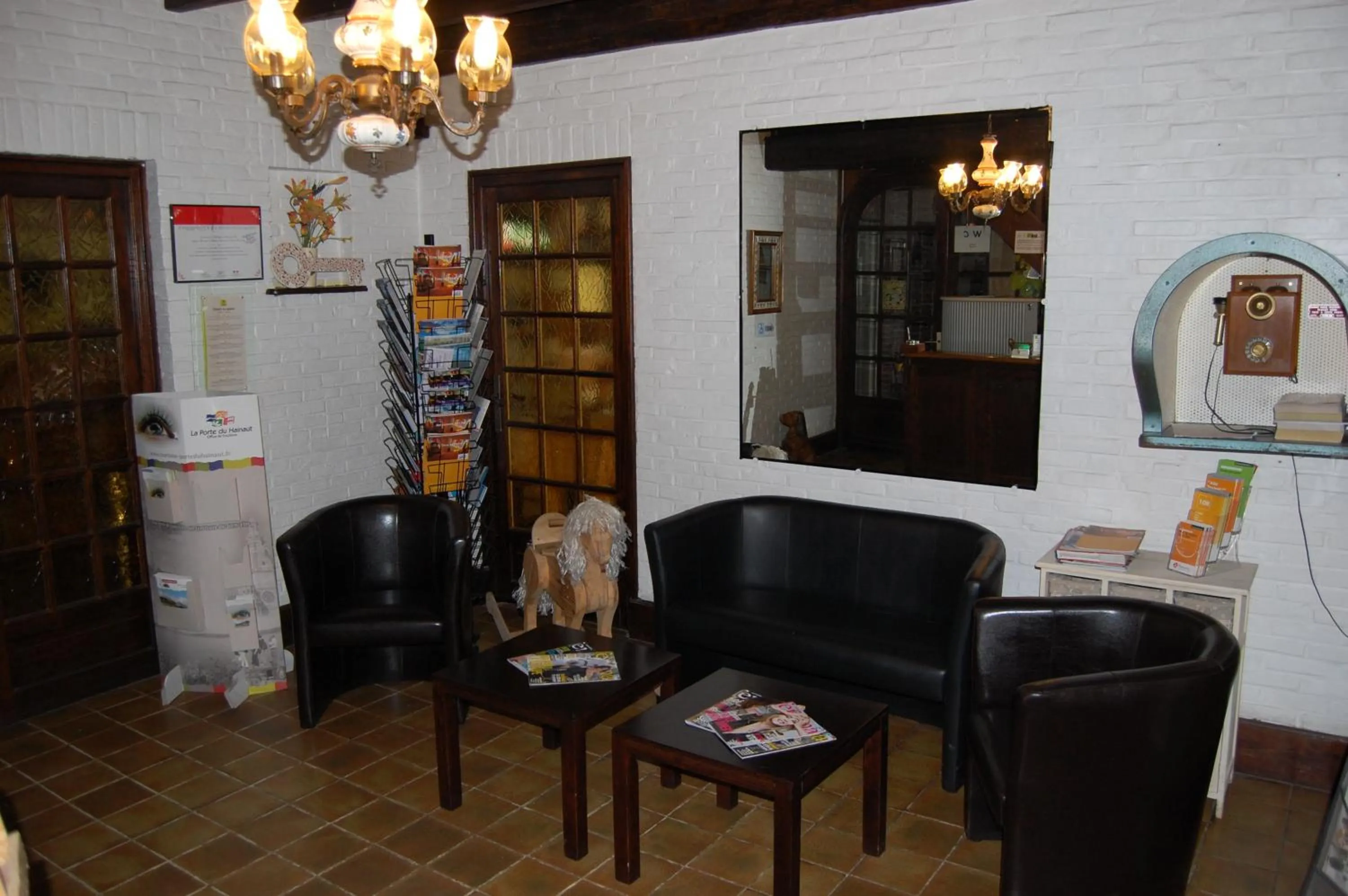 Lobby or reception in AUBERGE du BORD des EAUX - Demi-pension assurée sur réservation