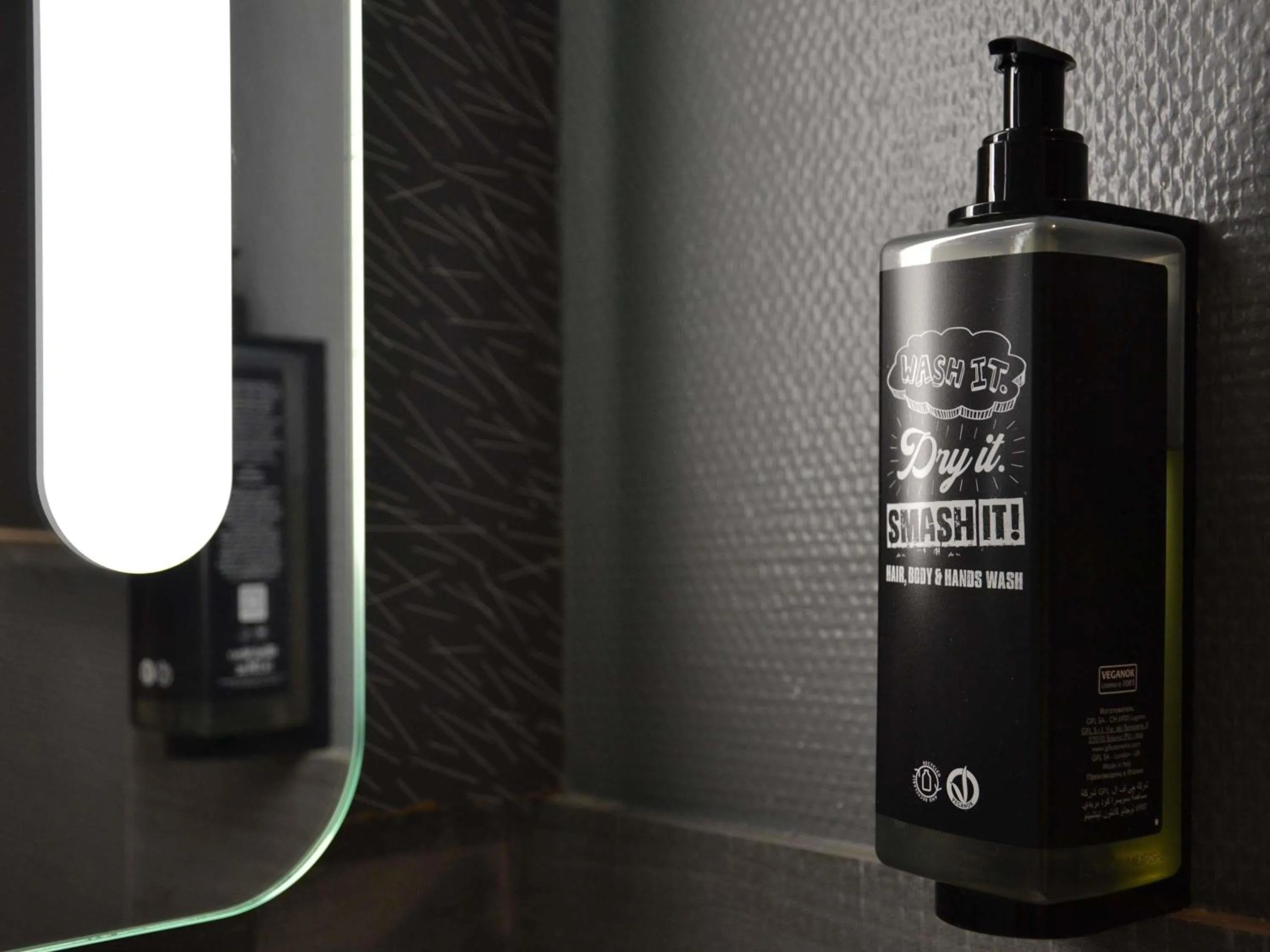 Bedroom in ibis Chambery