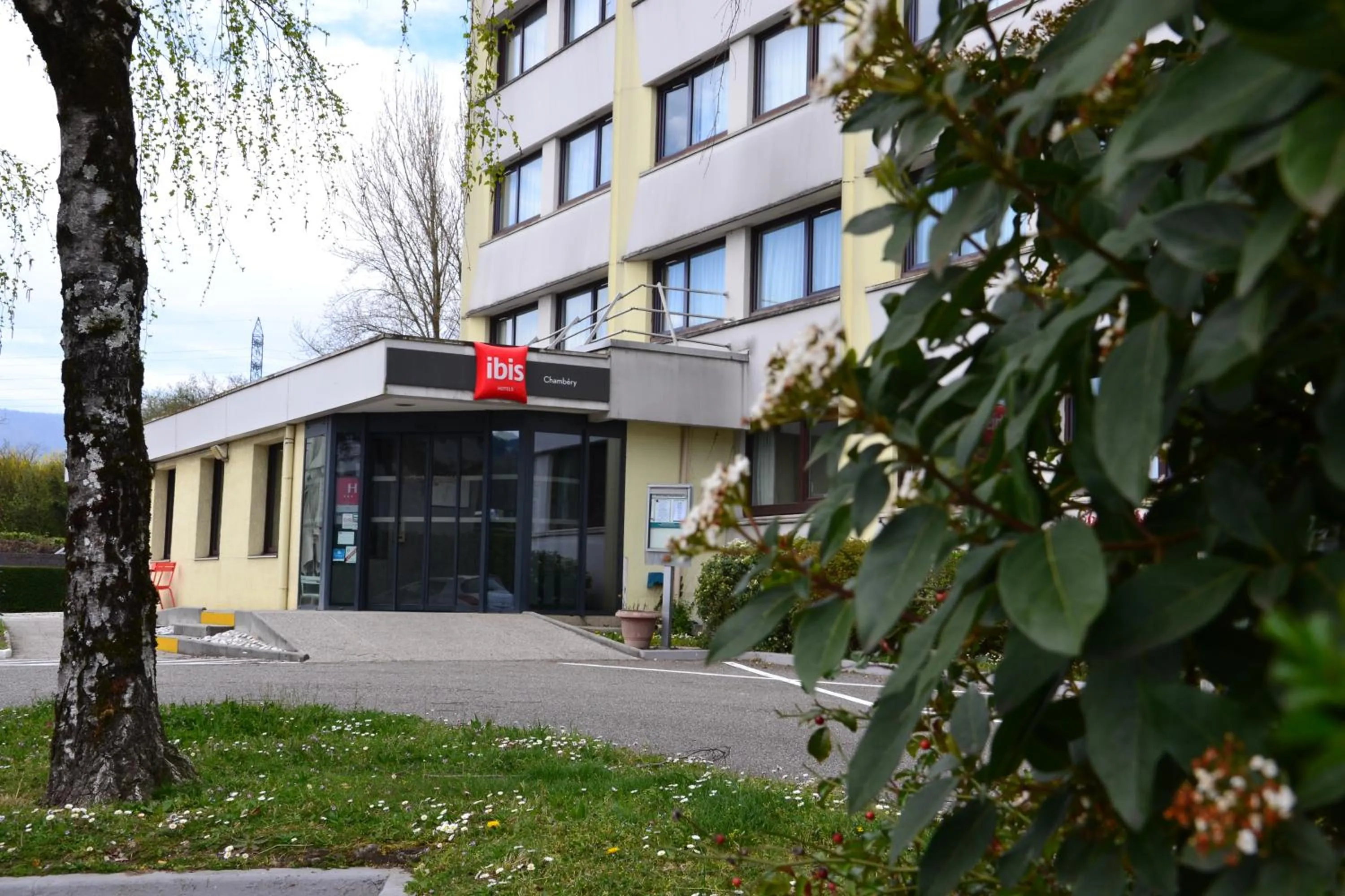 Facade/entrance in ibis Chambery