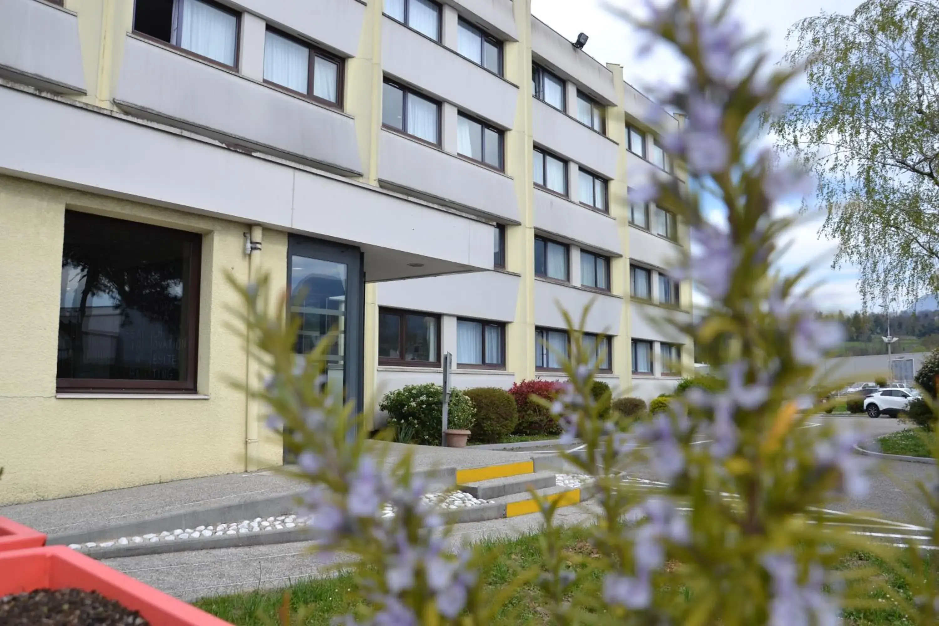 Facade/entrance in ibis Chambery Facade/entrance in ibis Chambery