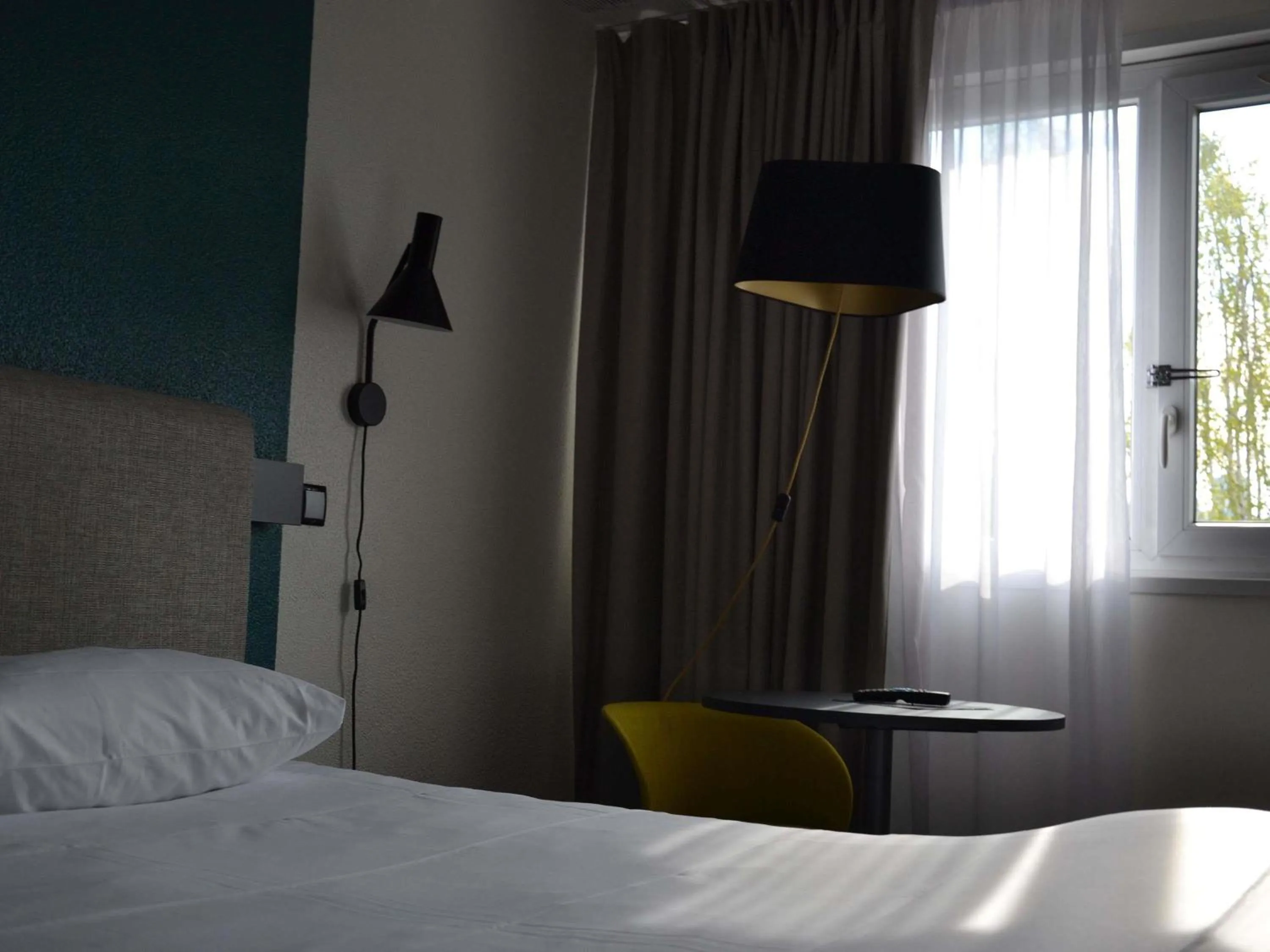 Bedroom, Bed in ibis Chambery