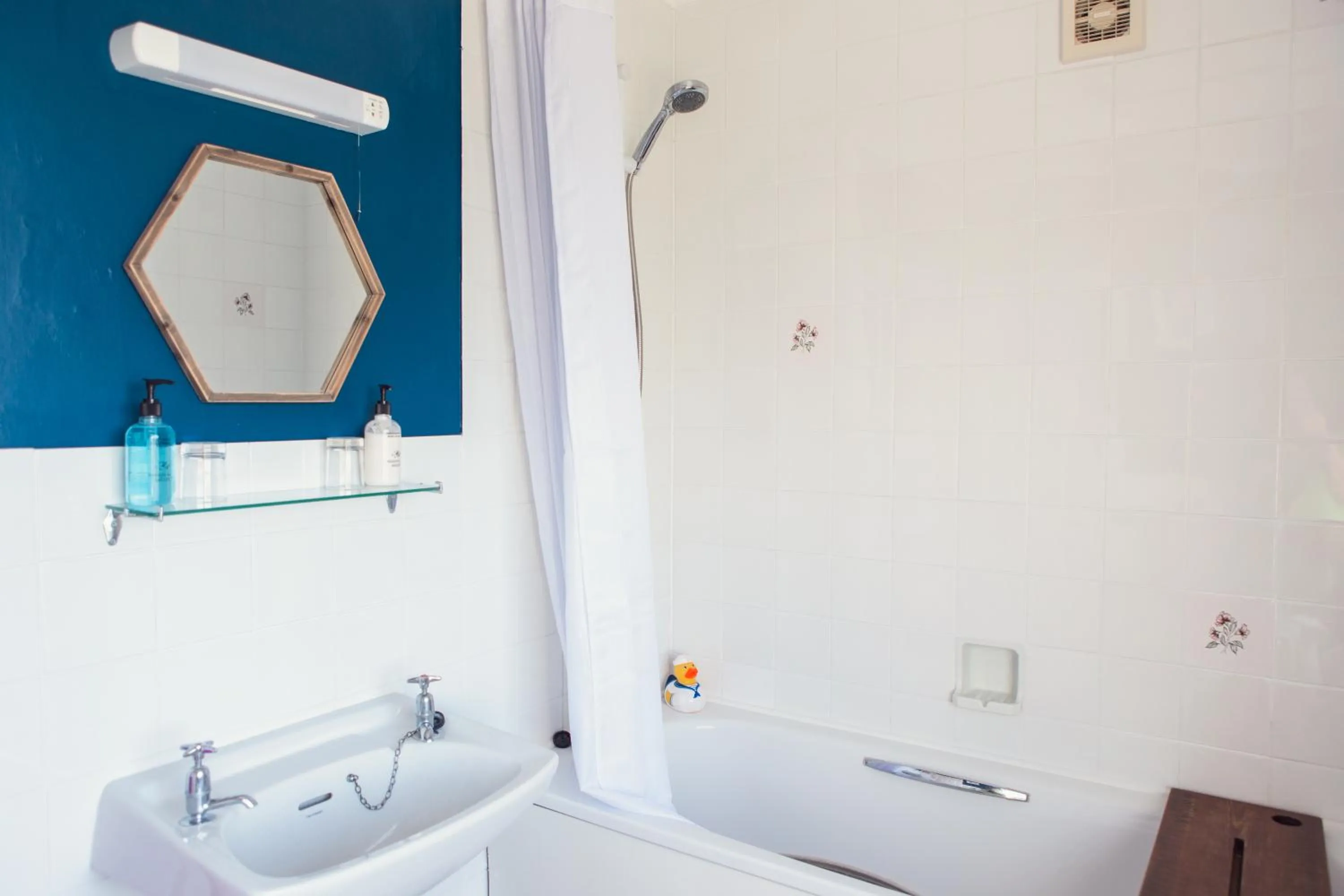 Shower in The Royson Guest House
