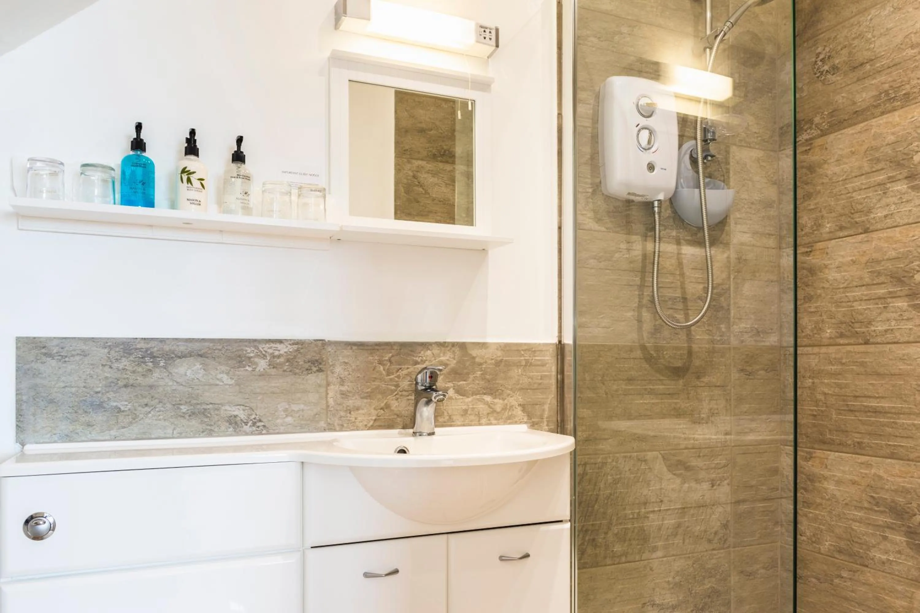 Shower in The Royson Guest House