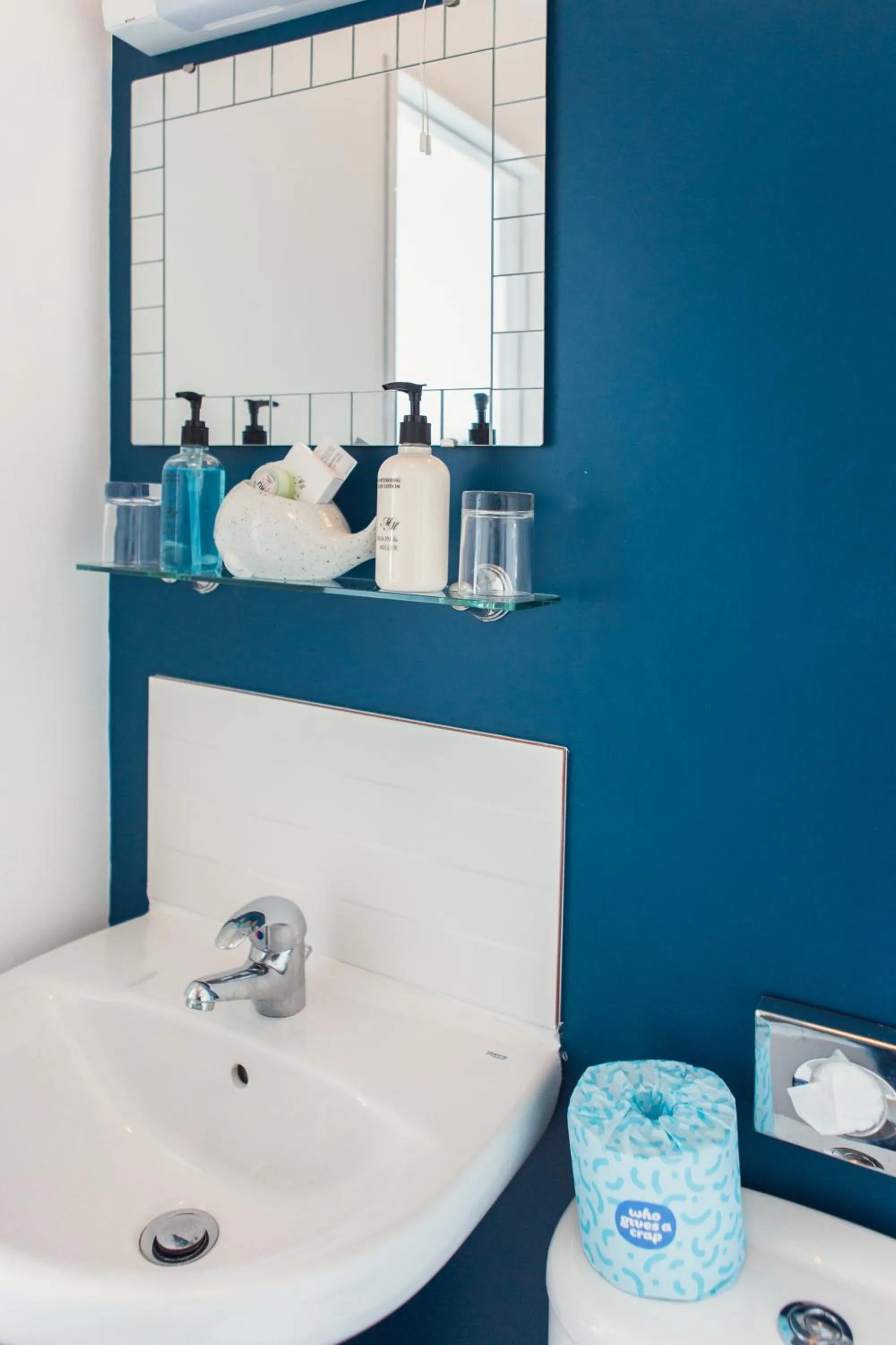 Shower in The Royson Guest House